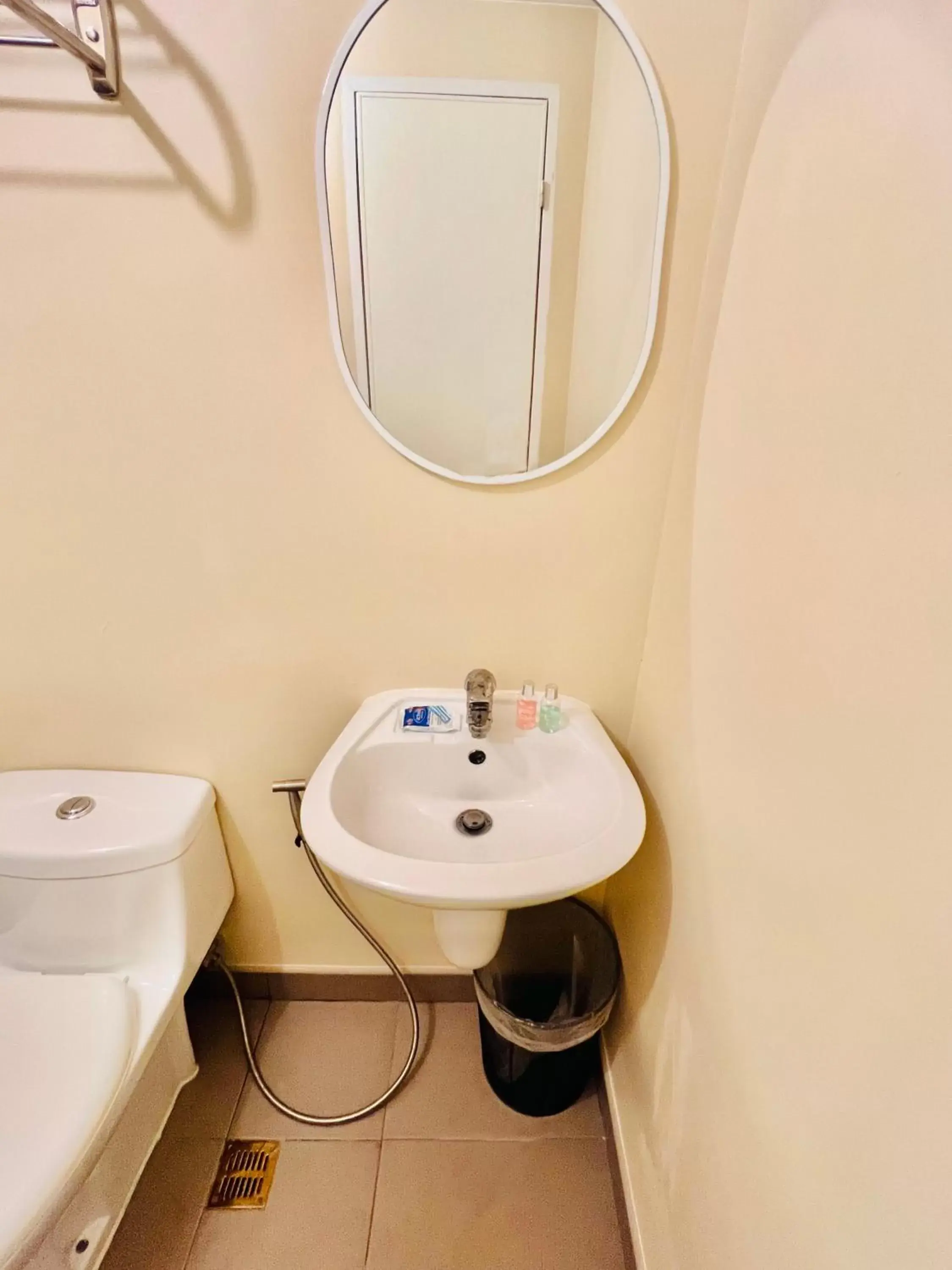 Studio Apartment in B Avida Tower Studio Apartment in B Avida Tower