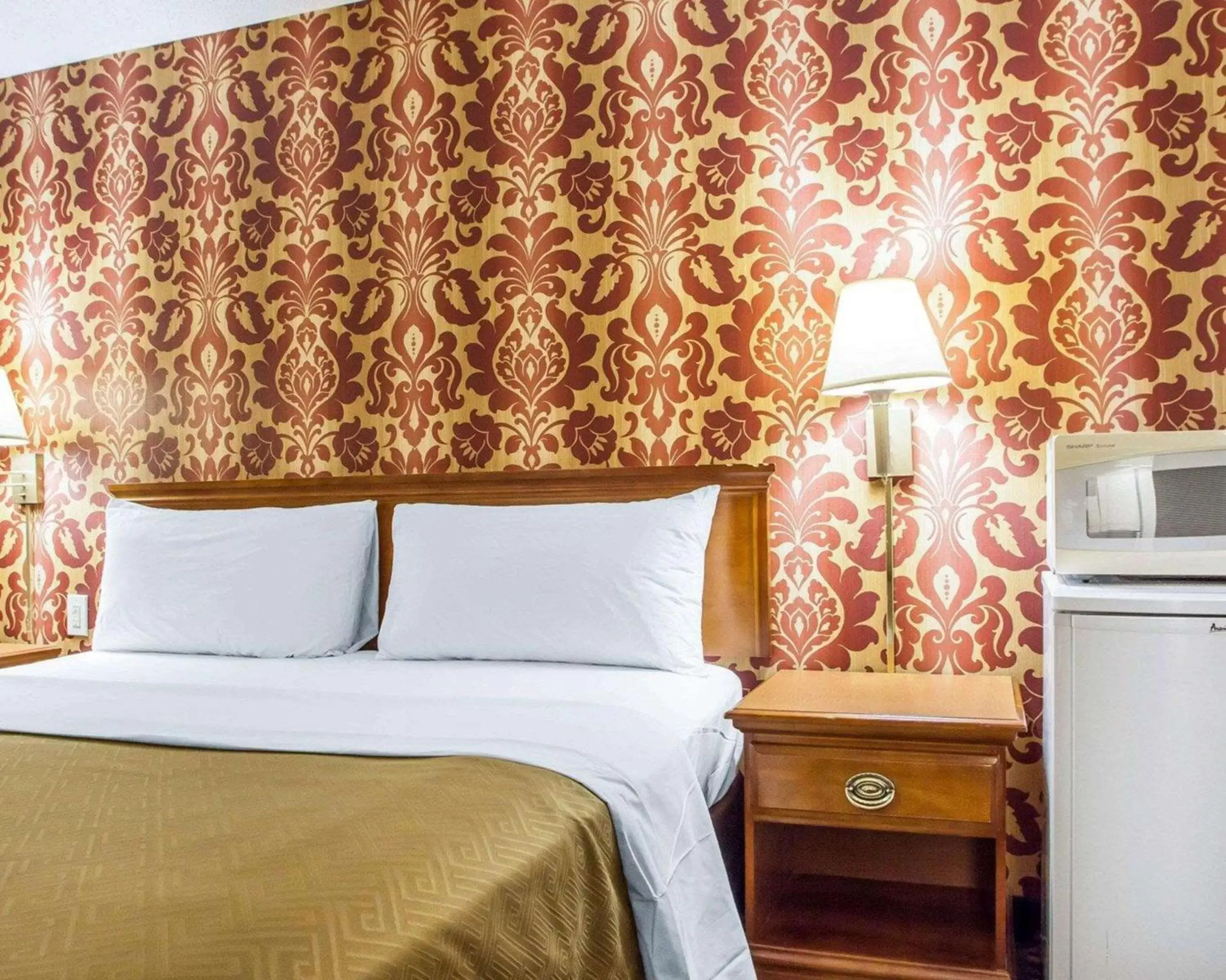 King Room - Smoking in Days Inn by Wyndham Jersey City King Room - Smoking in Days Inn by Wyndham Jersey City