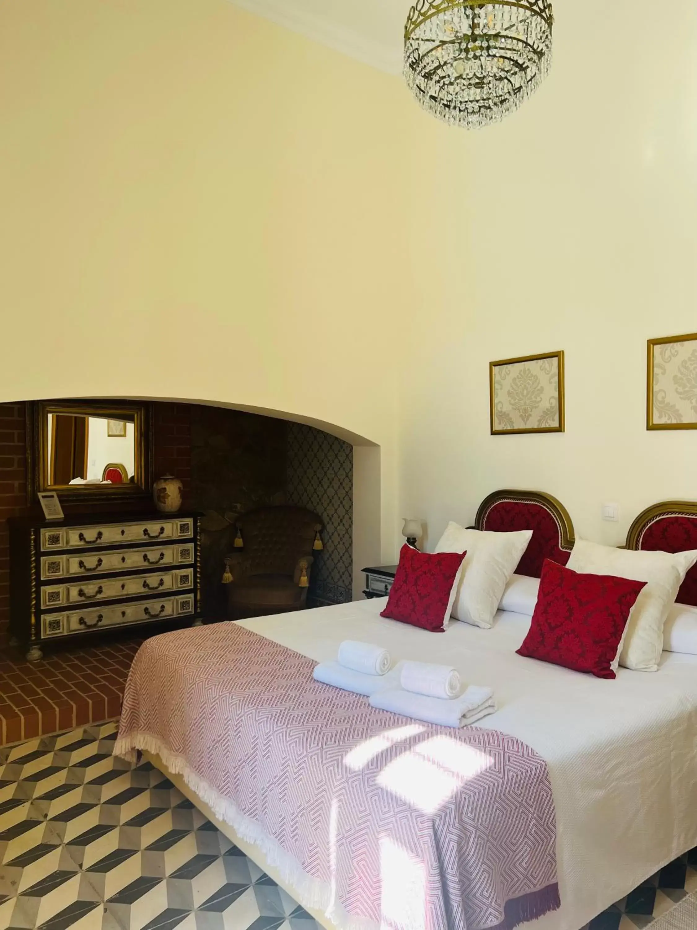 King Room with Pool View in Cuba Real King Room with Pool View in Cuba Real