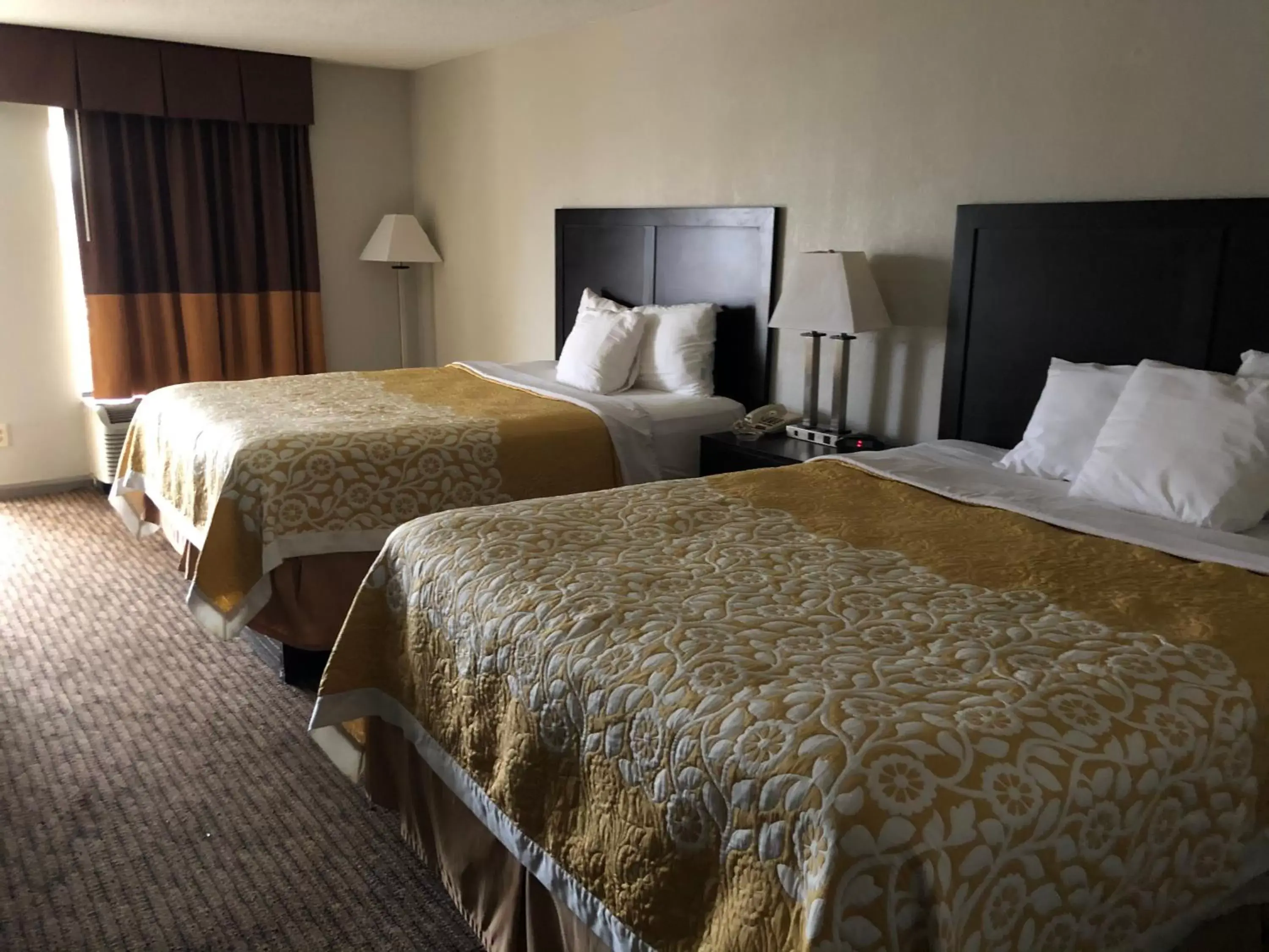 Queen Room with Two Queen Beds - Smoking in Days Inn by Wyndham Franklin Nashville Queen Room with Two Queen Beds - Smoking in Days Inn by Wyndham Franklin Nashville