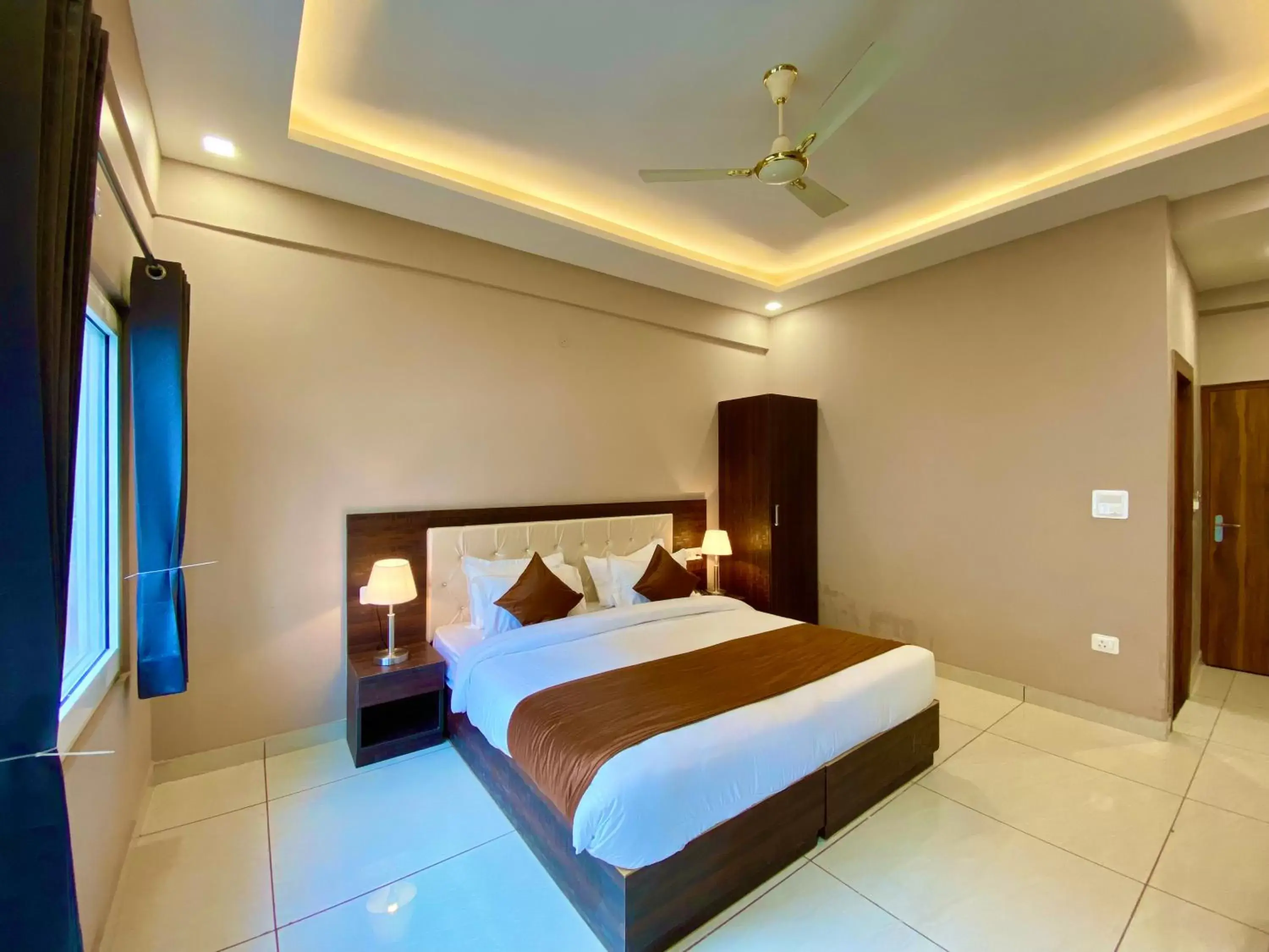 Standard Double Room with Fan in Hotel Shiv Inn Near Secret Waterfall Standard Double Room with Fan in Hotel Shiv Inn Near Secret Waterfall