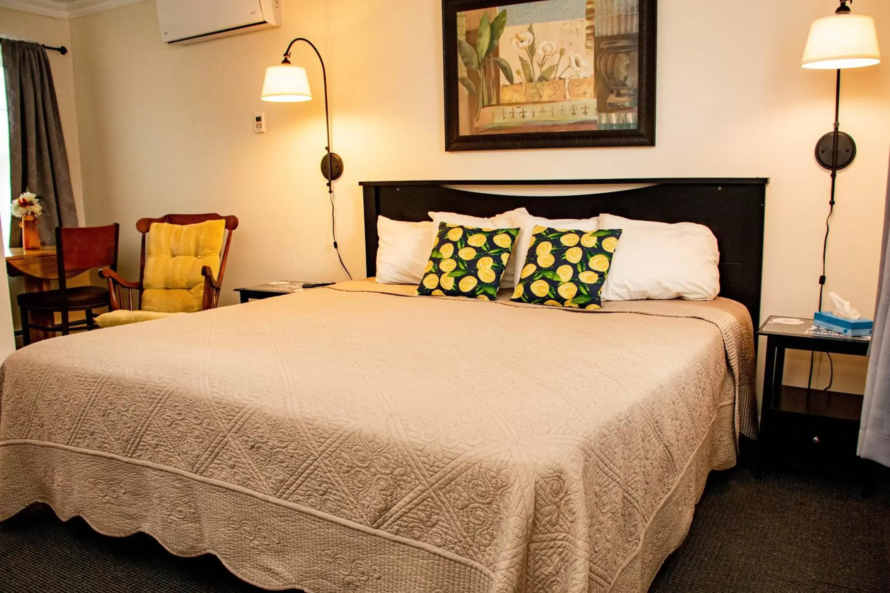 King Room in The Whitetail Inn and Suites- Lincoln King Room in The Whitetail Inn and Suites- Lincoln