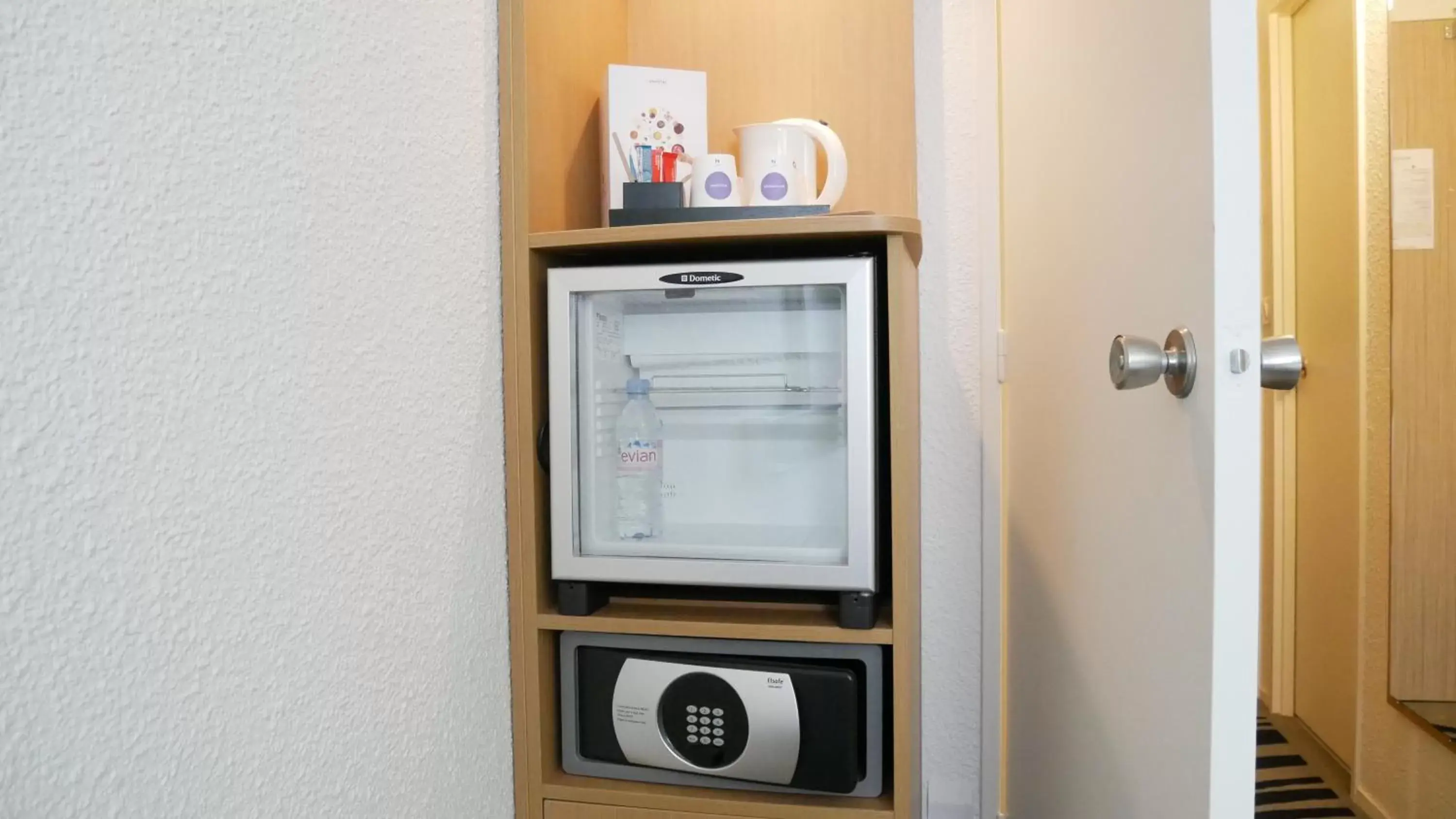 Standard Room with Double Bed and 1 sofa bed in Novotel Narbonne Sud A9/A61 Standard Room with Double Bed and 1 sofa bed in Novotel Narbonne Sud A9/A61