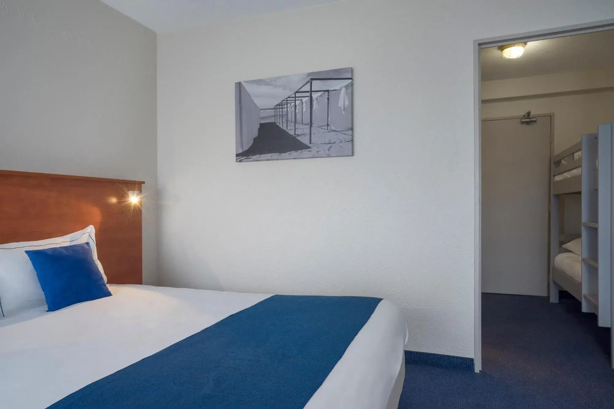 Family Room with City View in The Originals Boutique, Hôtel Admiral's, Les Sables-d'Olonne Family Room with City View in The Originals Boutique, Hôtel Admiral's, Les Sables-d'Olonne