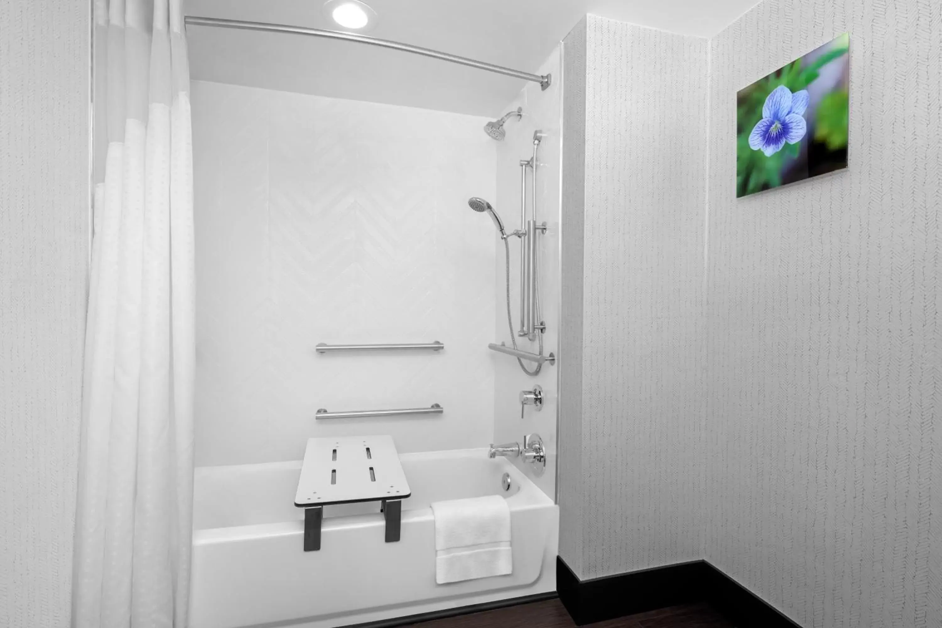 King Suite with Mobility Accessible Tub in Holiday Inn Hasbrouck Heights-Meadowlands by IHG King Suite with Mobility Accessible Tub in Holiday Inn Hasbrouck Heights-Meadowlands by IHG