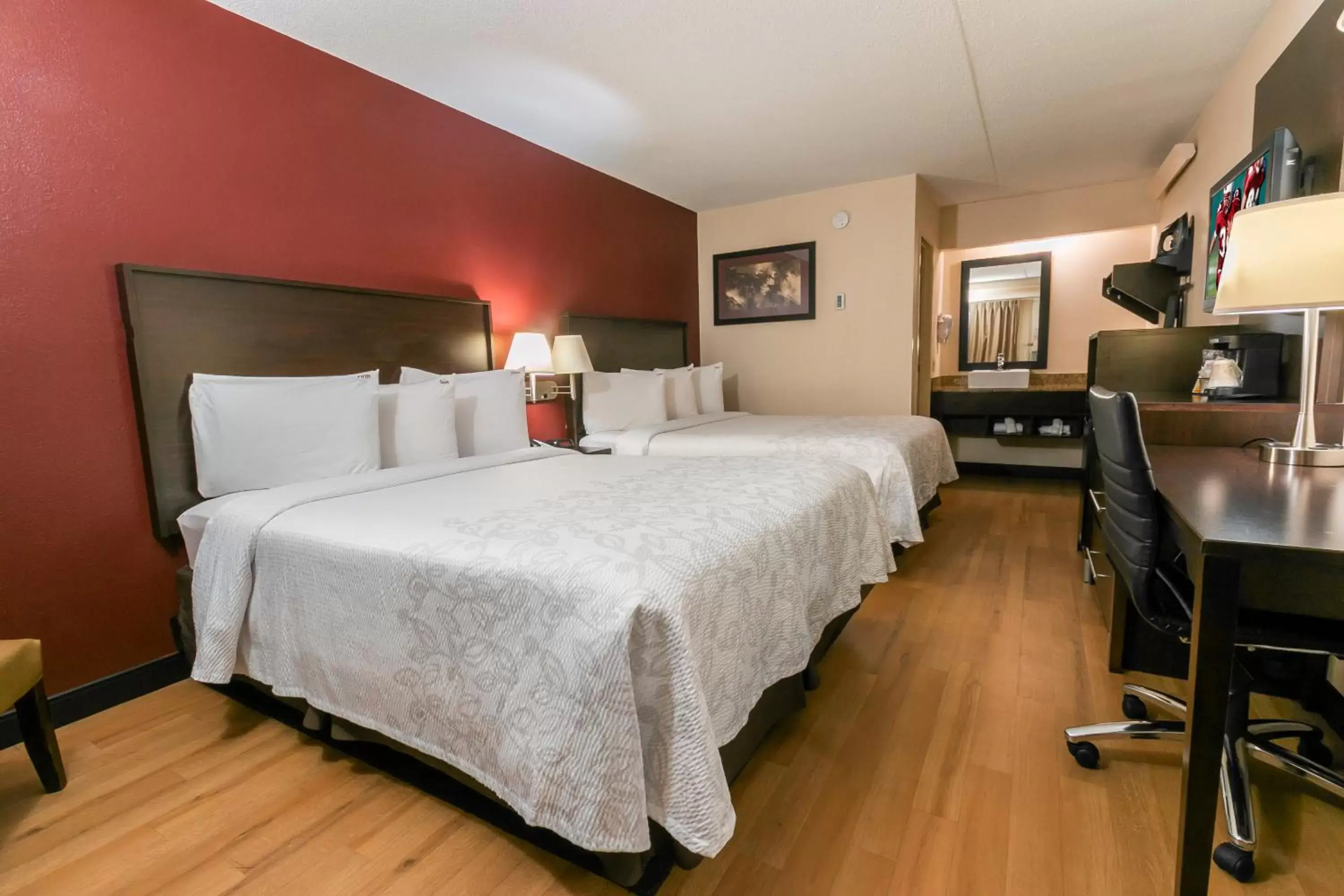 Deluxe Room with Two Double Beds Smoke Free in Red Roof Inn PLUS+ Washington DC - Manassas Deluxe Room with Two Double Beds Smoke Free in Red Roof Inn PLUS+ Washington DC - Manassas