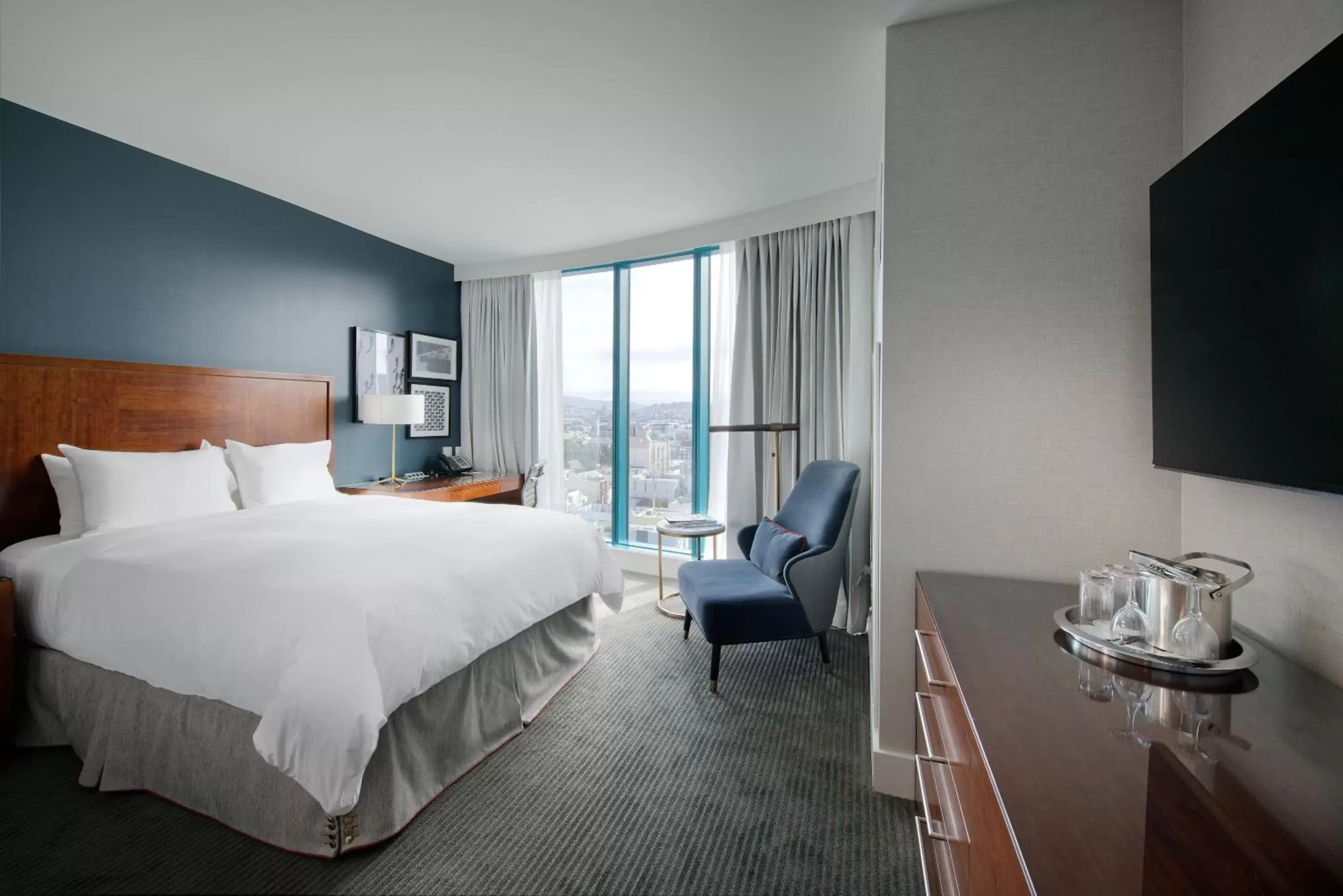 Classic Queen Room with City View in InterContinental San Francisco by IHG Classic Queen Room with City View in InterContinental San Francisco by IHG