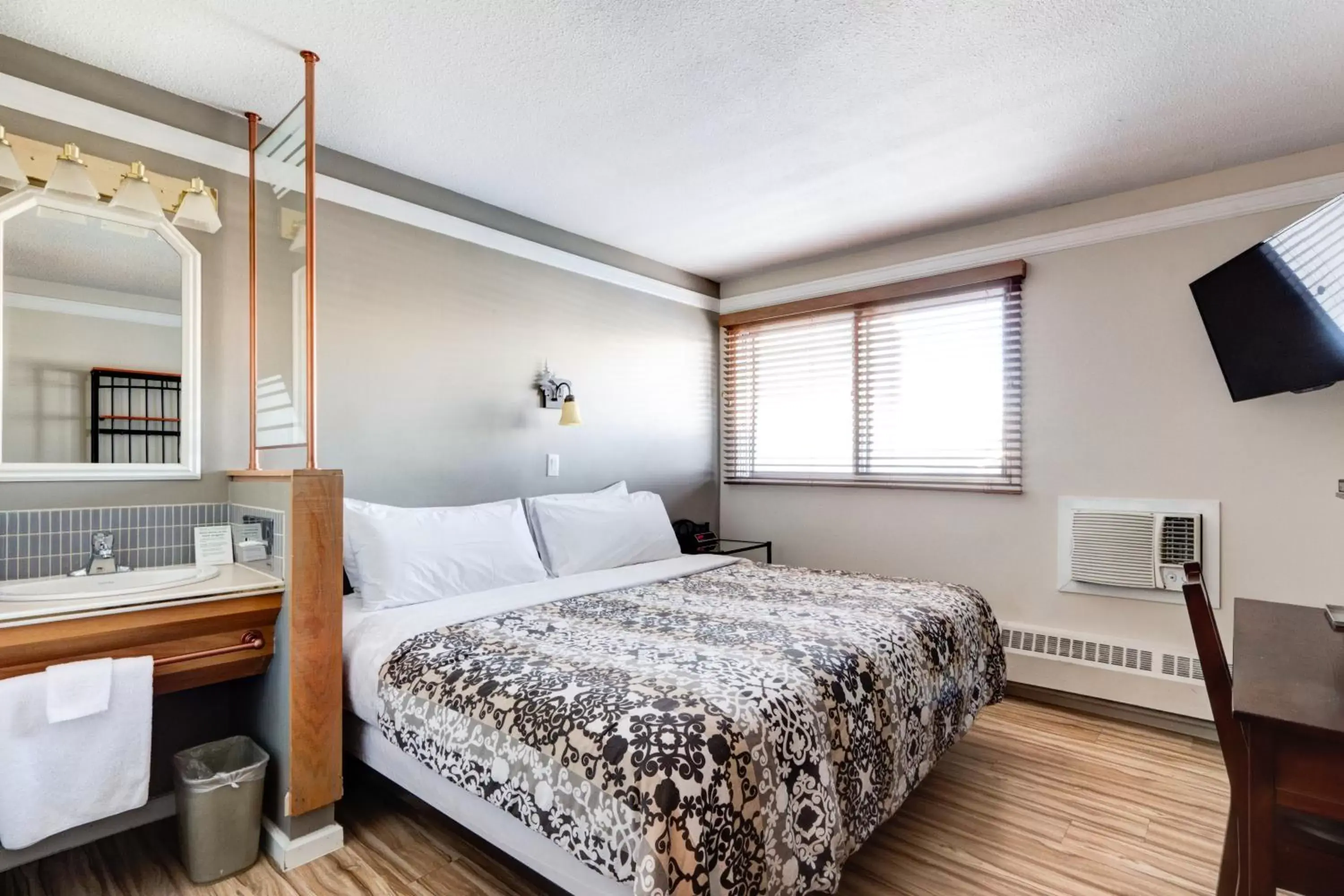 Standard King Room in Astoria Hotel Standard King Room in Astoria Hotel