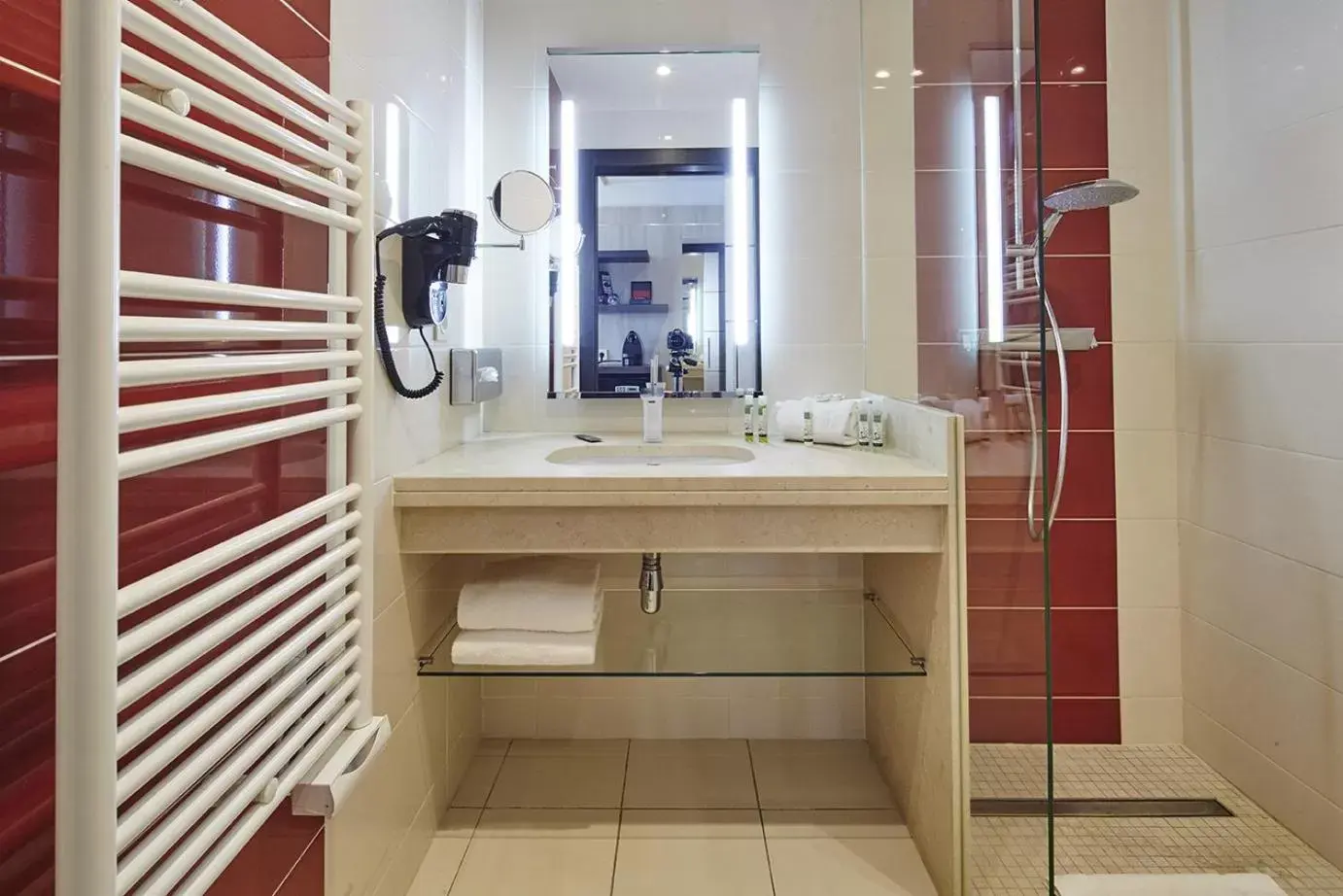 Double Room in Kyriad Prestige Lyon Est - Saint Priest Eurexpo Hotel and SPA Double Room in Kyriad Prestige Lyon Est - Saint Priest Eurexpo Hotel and SPA