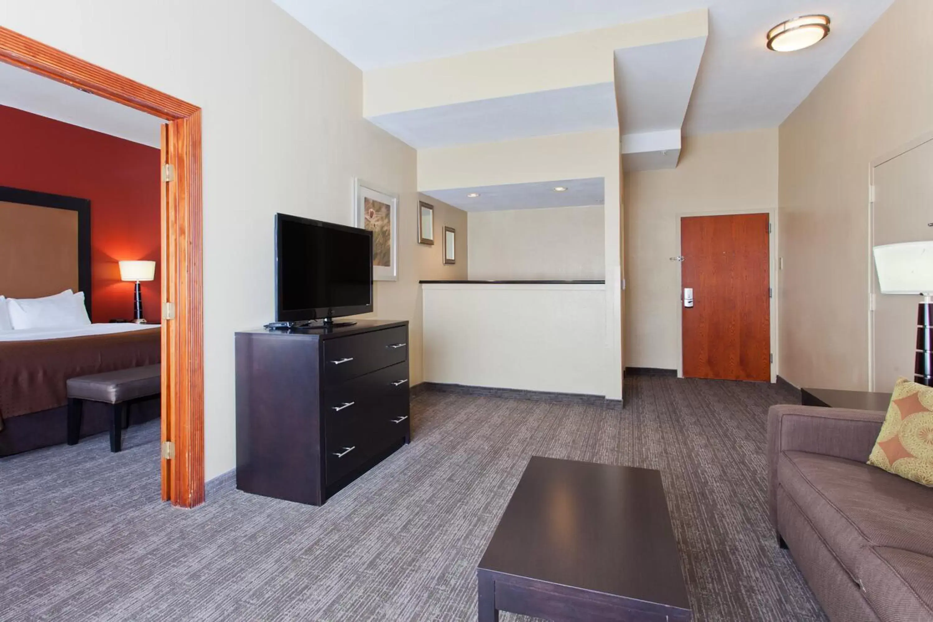 Hearing Accessible King Suite - Non-Smoking in Holiday Inn Shreveport Downtown by IHG Hearing Accessible King Suite - Non-Smoking in Holiday Inn Shreveport Downtown by IHG