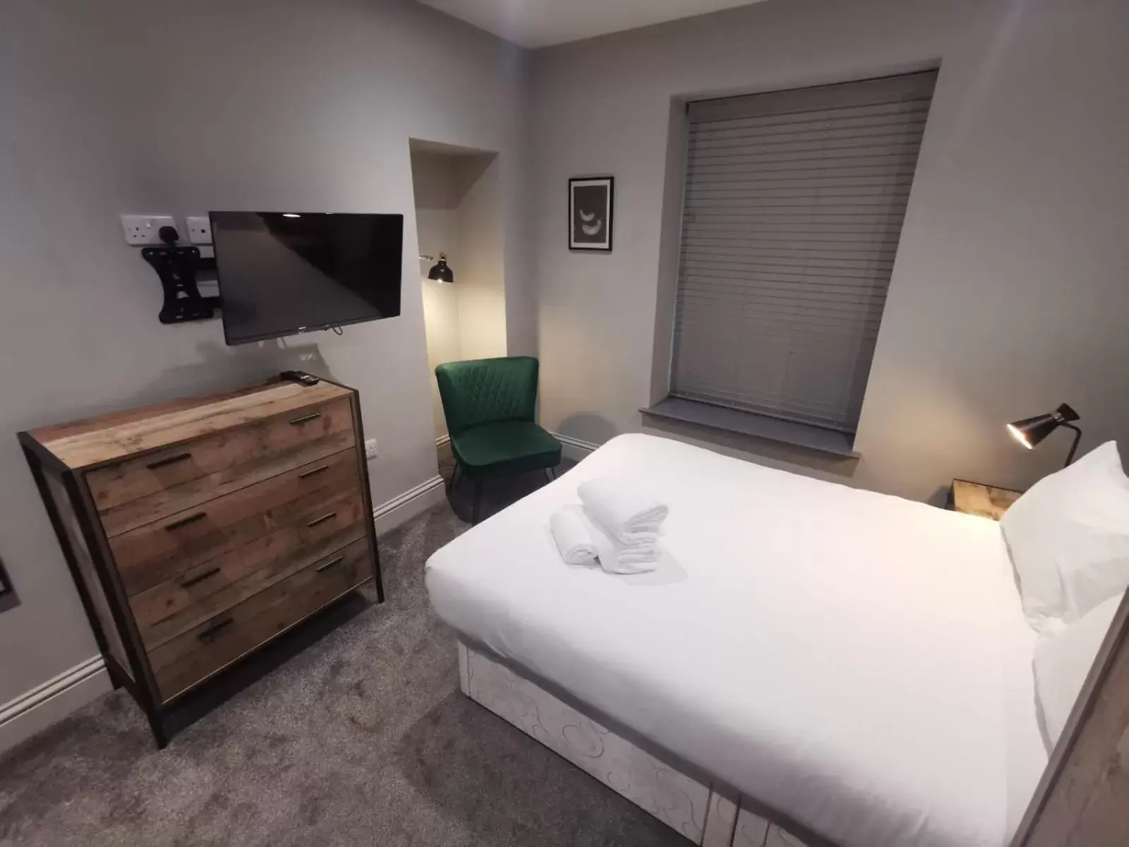 Double Room in Mansel House - by TIFA Stays Double Room in Mansel House - by TIFA Stays