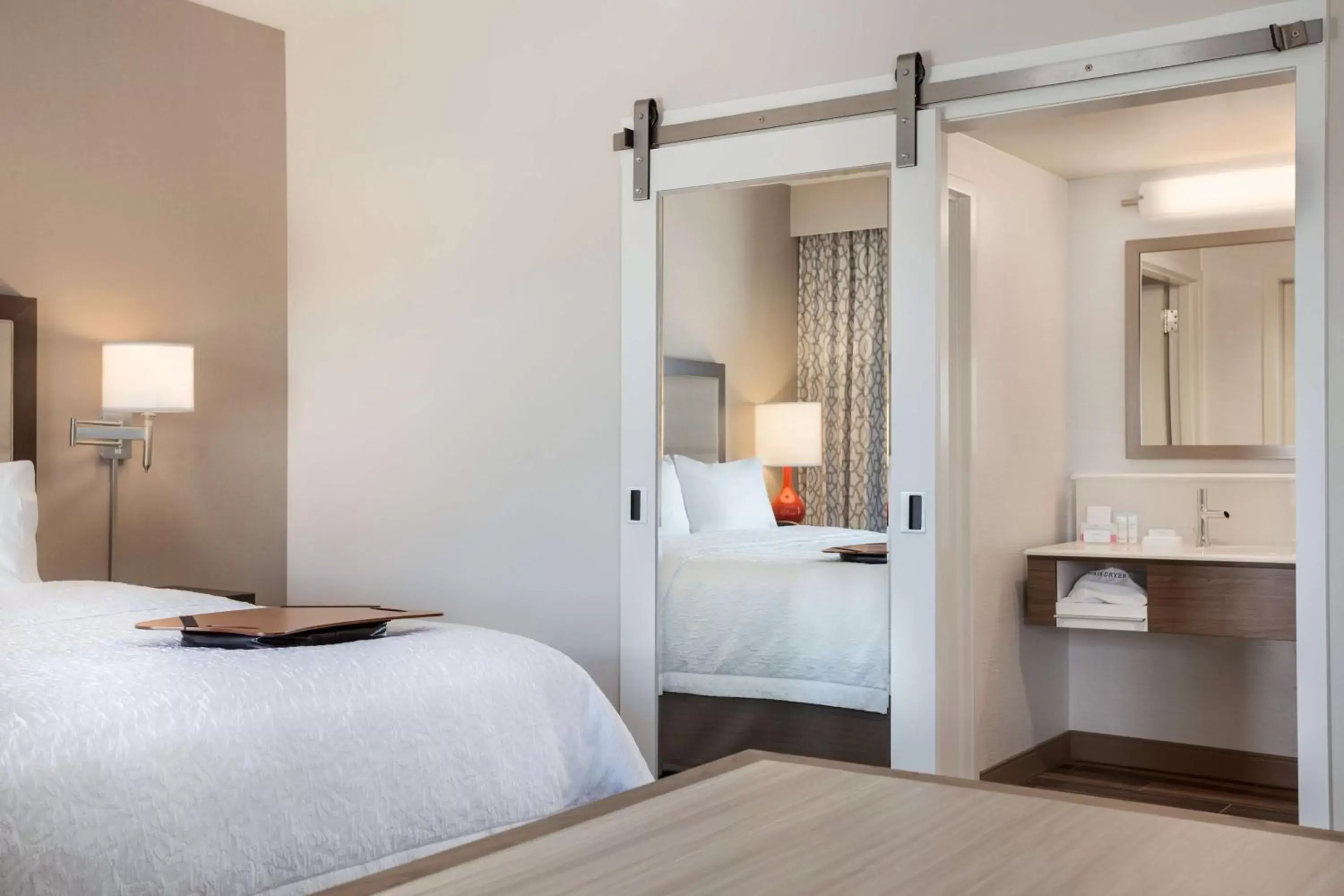 Premium King Room - Non-Smoking in Hampton Inn & Suites West Des Moines Mill Civic Premium King Room - Non-Smoking in Hampton Inn & Suites West Des Moines Mill Civic