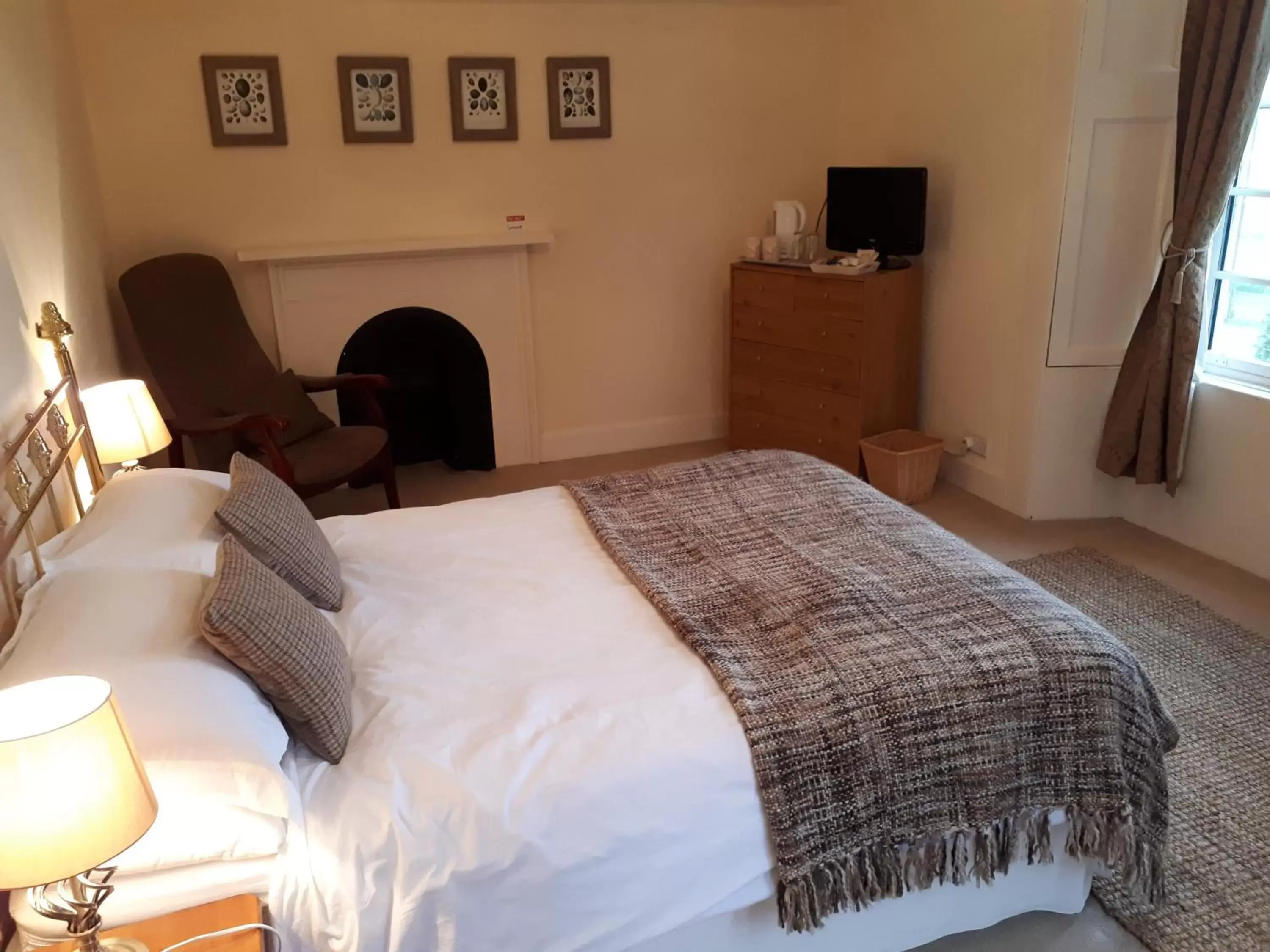 Triple Room with Private Bathroom in Rigg House B&B Triple Room with Private Bathroom in Rigg House B&B