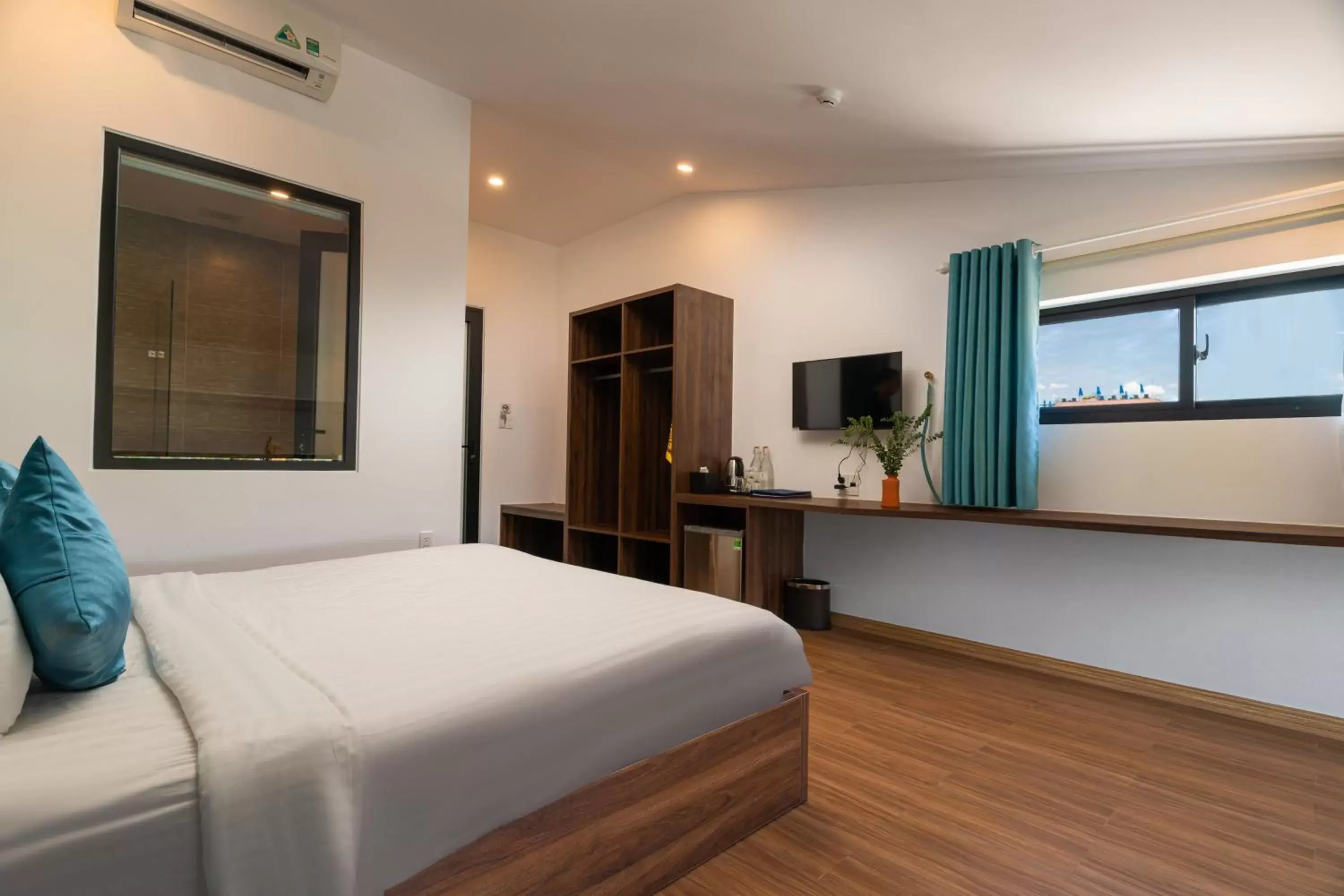 Deluxe Double Room in Hoianese Pool & Sunset Hotel - A Member Of Hoianese Cultural Experiential Hotel Deluxe Double Room in Hoianese Pool & Sunset Hotel - A Member Of Hoianese Cultural Experiential Hotel
