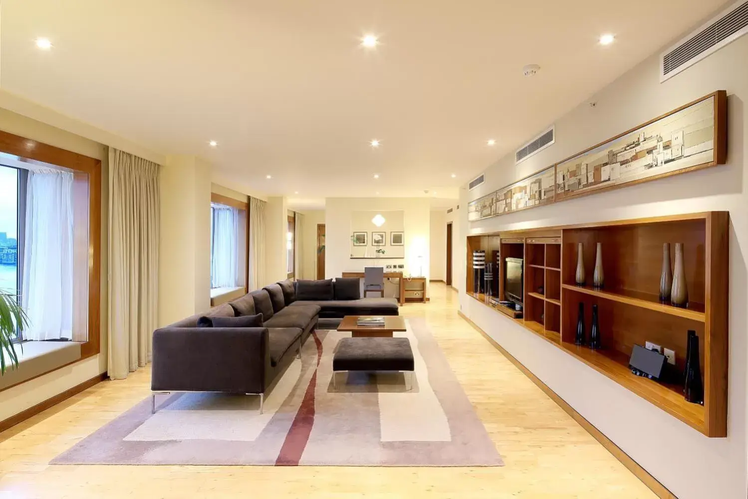 Presidential Suite in Canary Riverside Plaza Hotel Presidential Suite in Canary Riverside Plaza Hotel