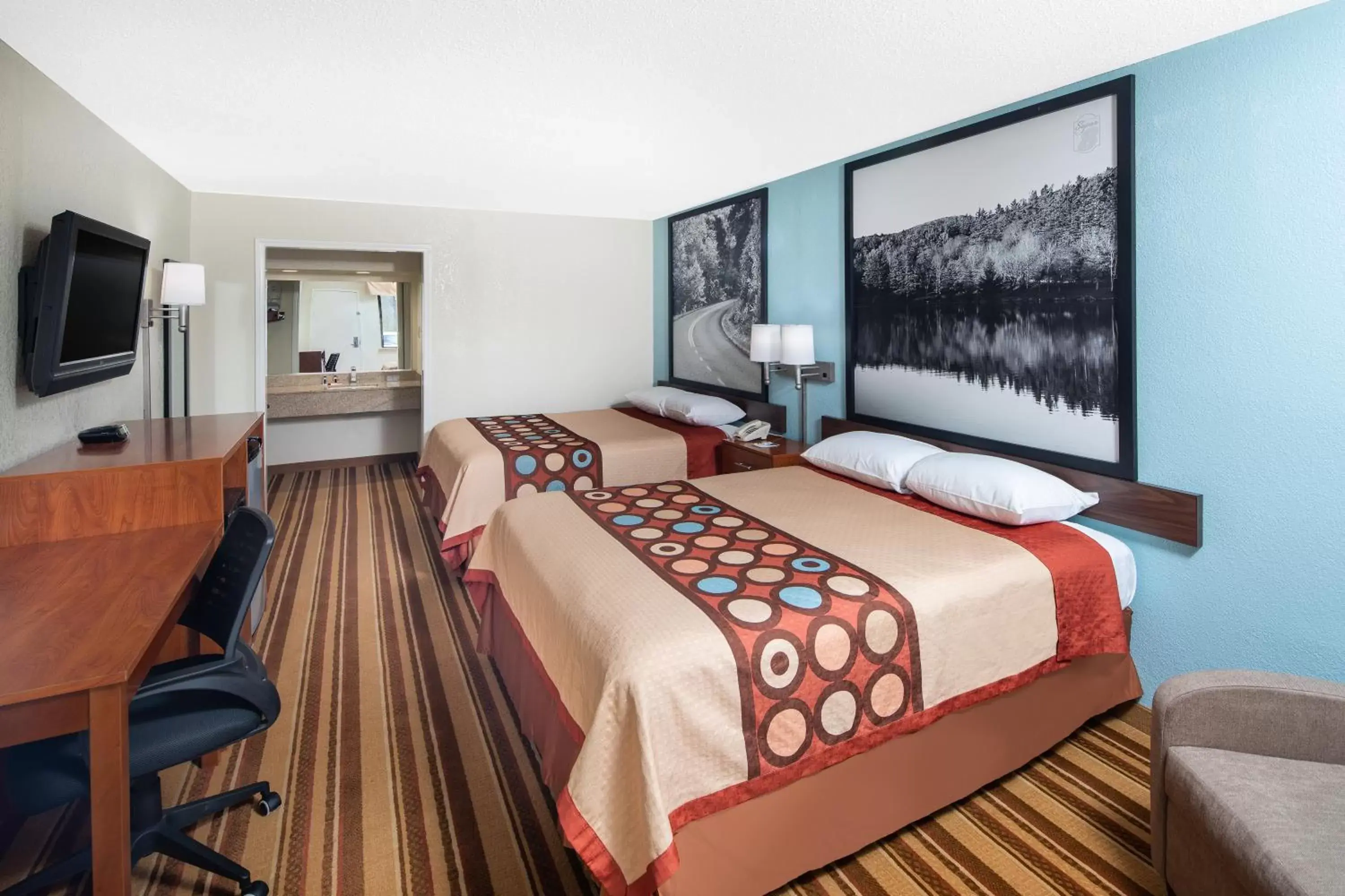 Double Room with Two Double Beds - Smoking in Super 8 by Wyndham Burlington NC Double Room with Two Double Beds - Smoking in Super 8 by Wyndham Burlington NC