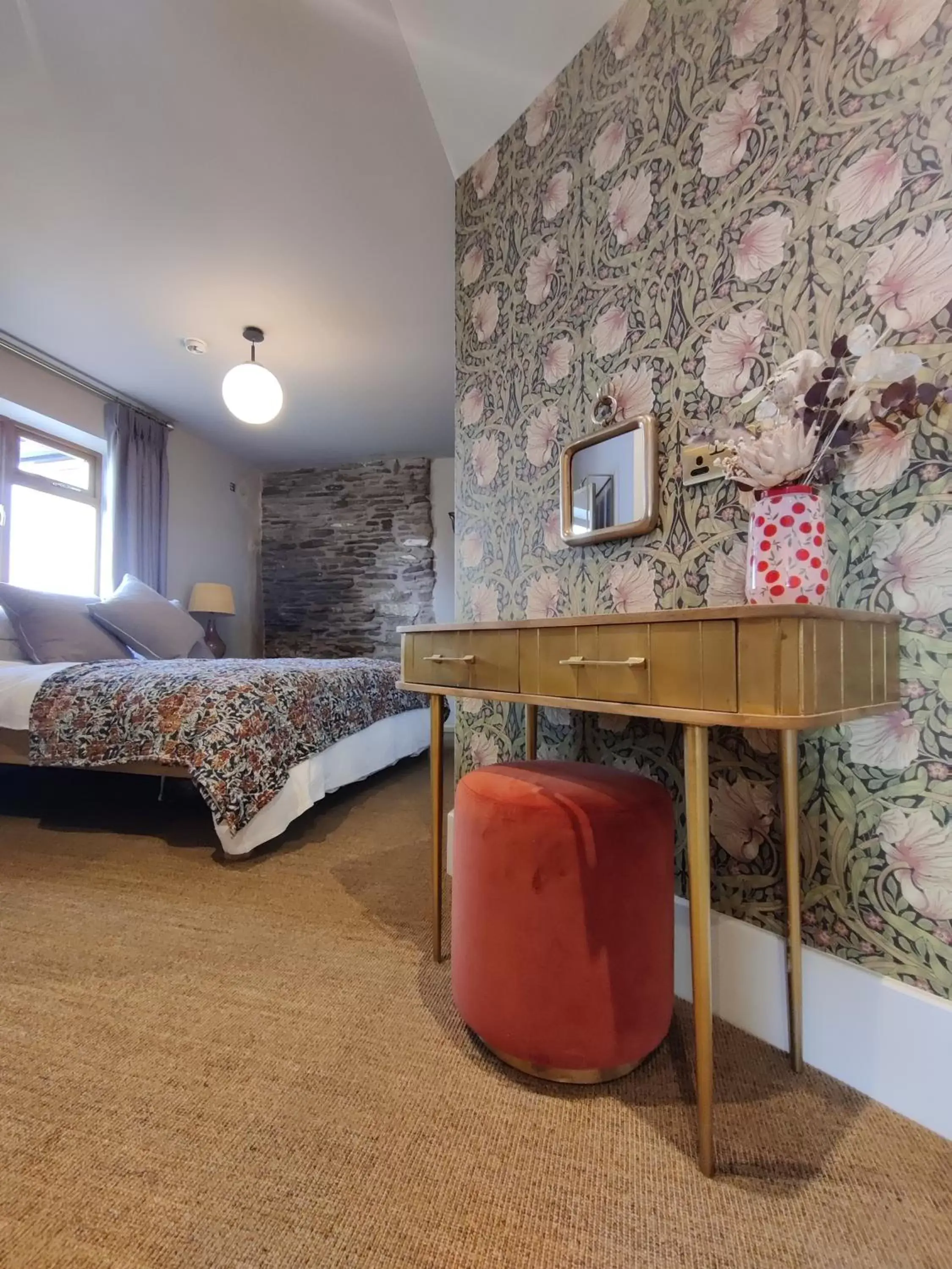 Superior King Suite in Hanley House Superior King Suite in Hanley House