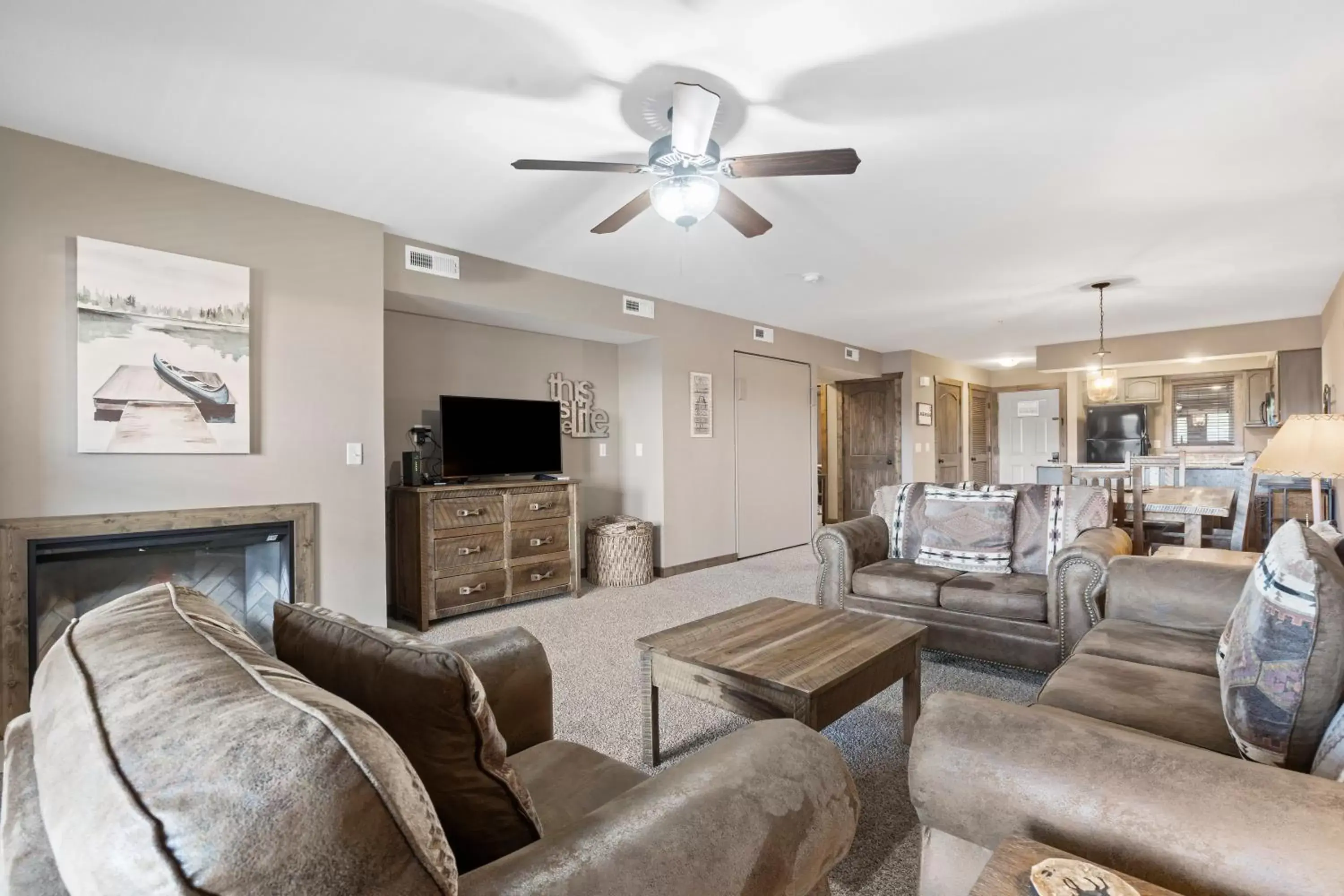 Suite with Lake View in Table Rock Resorts at Indian Point Suite with Lake View in Table Rock Resorts at Indian Point