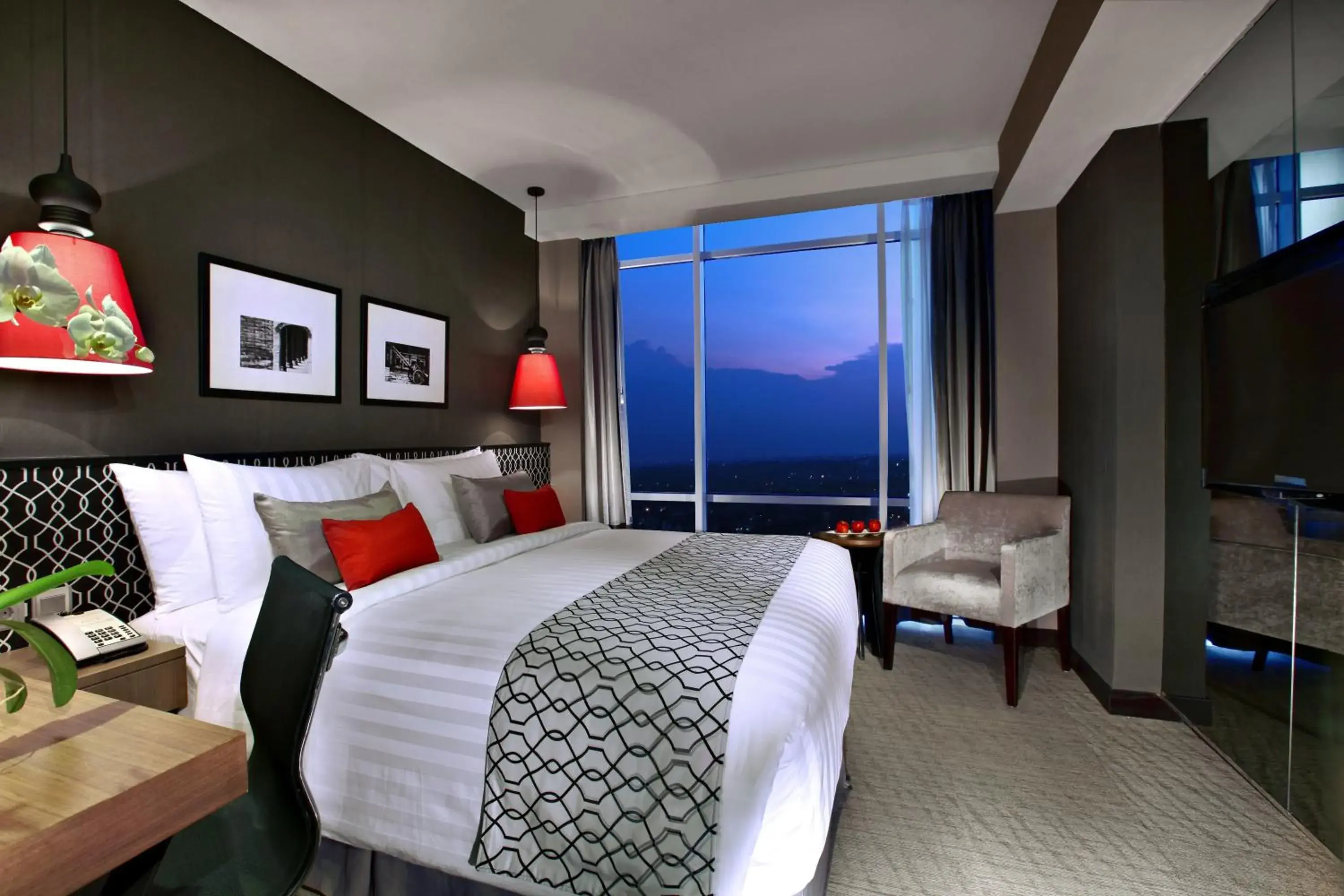 Deluxe Queen Room in Aston Priority Simatupang Hotel and Conference Center Deluxe Queen Room in Aston Priority Simatupang Hotel and Conference Center