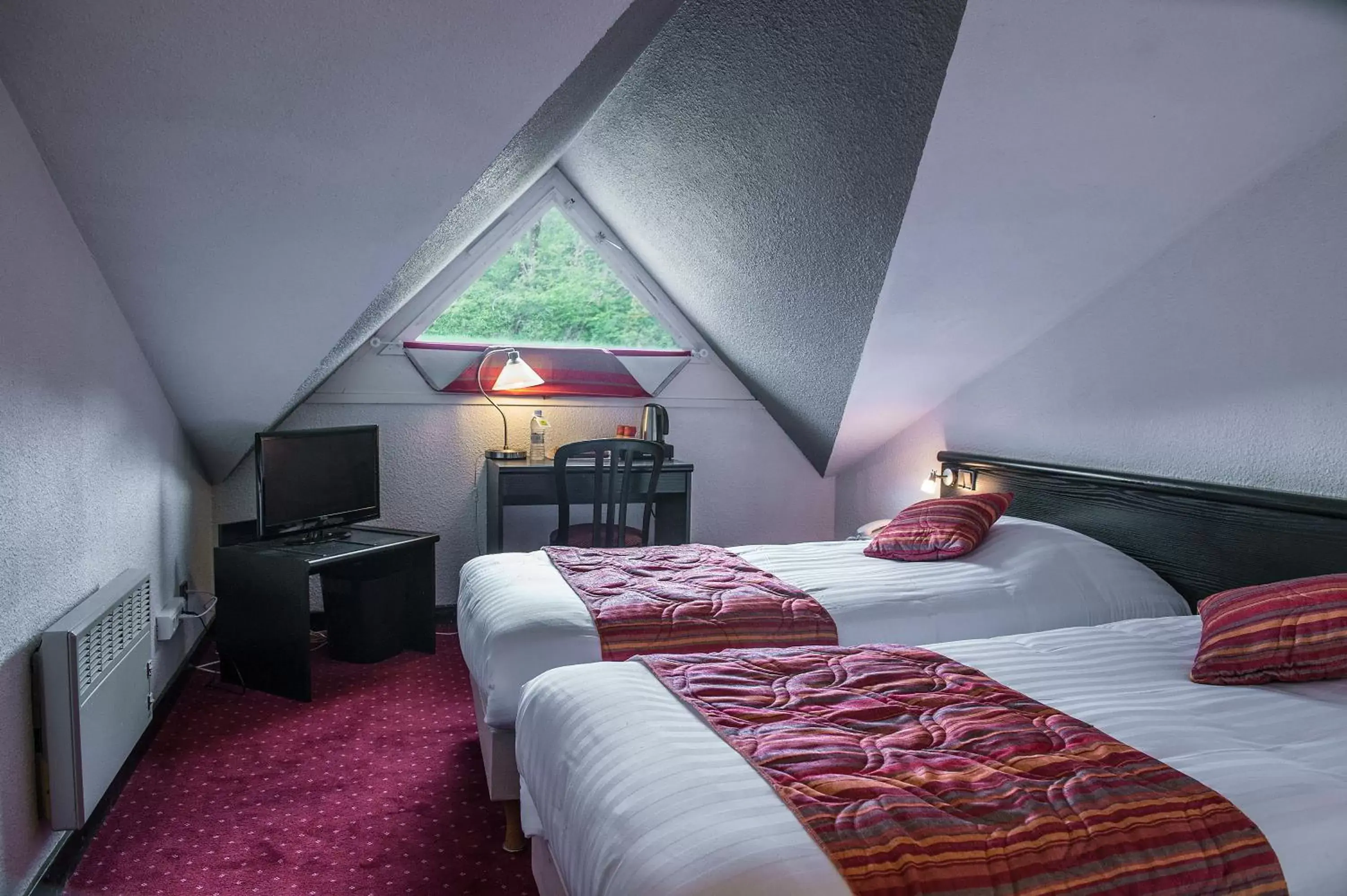 Attic Economy Twin Room in Logis Murtel Attic Economy Twin Room in Logis Murtel