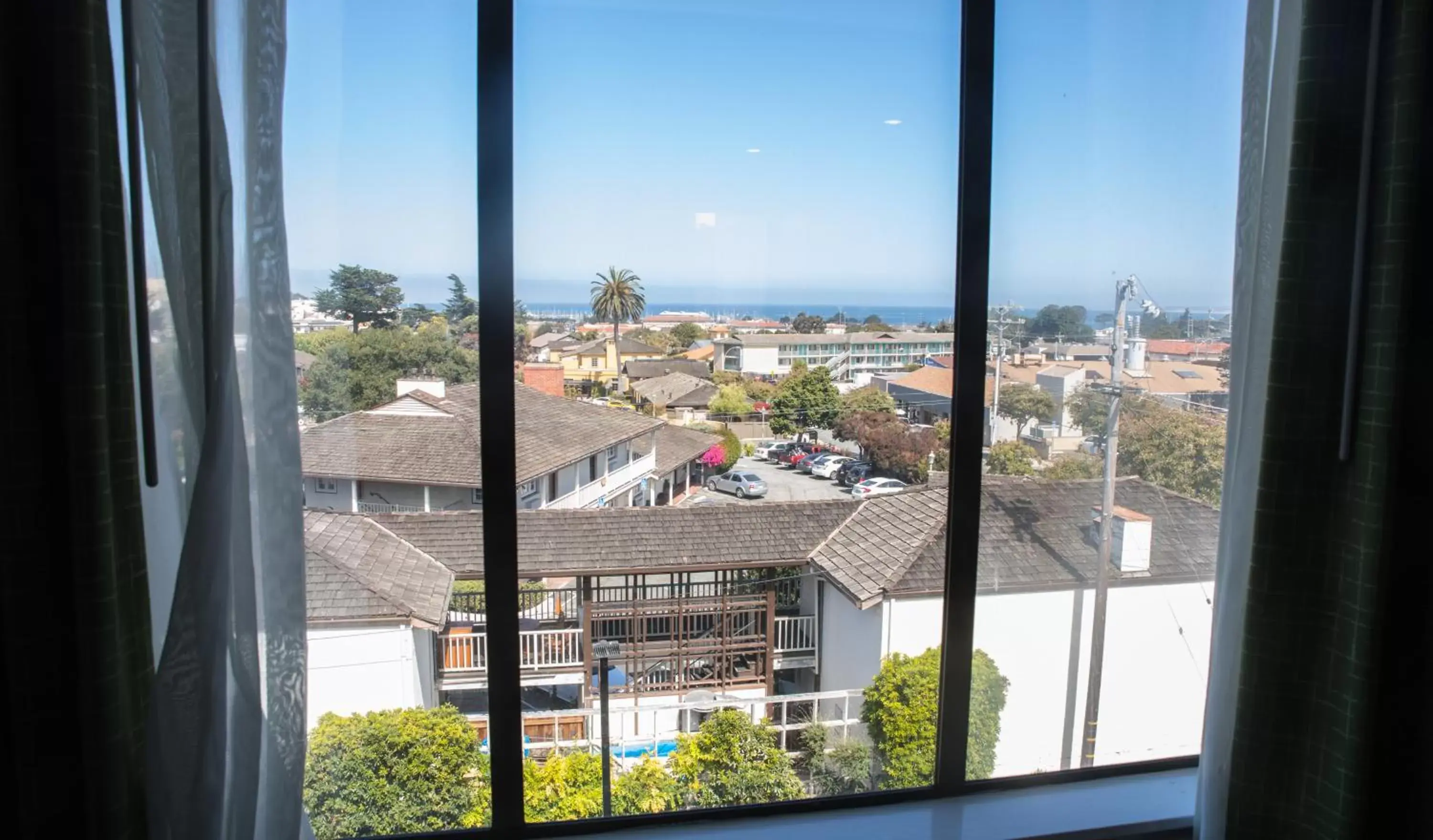 Ocean View King bedroom Nonsmoking in Days Inn by Wyndham Monterey Downtown Ocean View King bedroom Nonsmoking in Days Inn by Wyndham Monterey Downtown