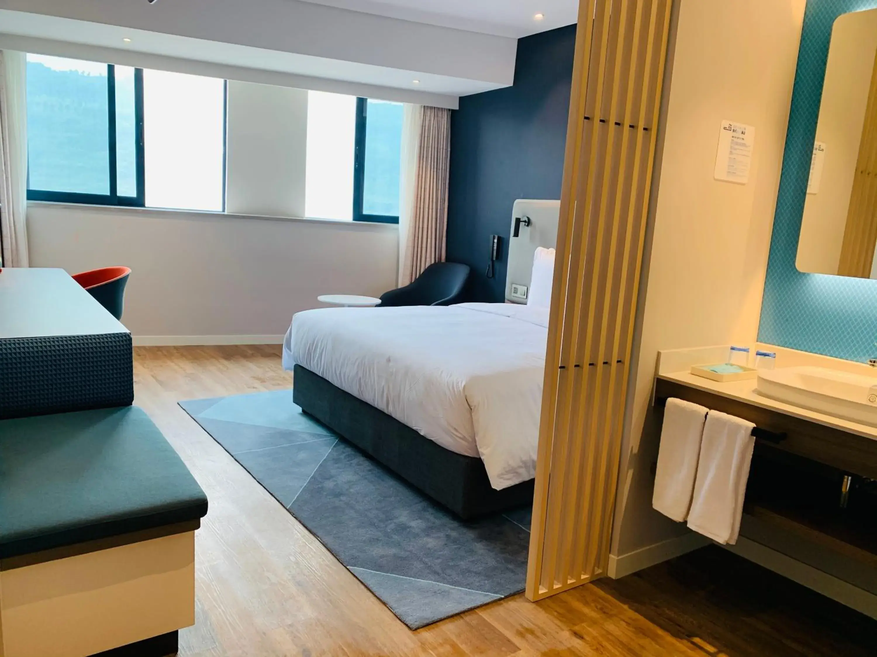Superior King Room in Holiday Inn Express Chongqing Airport Zone by IHG Superior King Room in Holiday Inn Express Chongqing Airport Zone by IHG