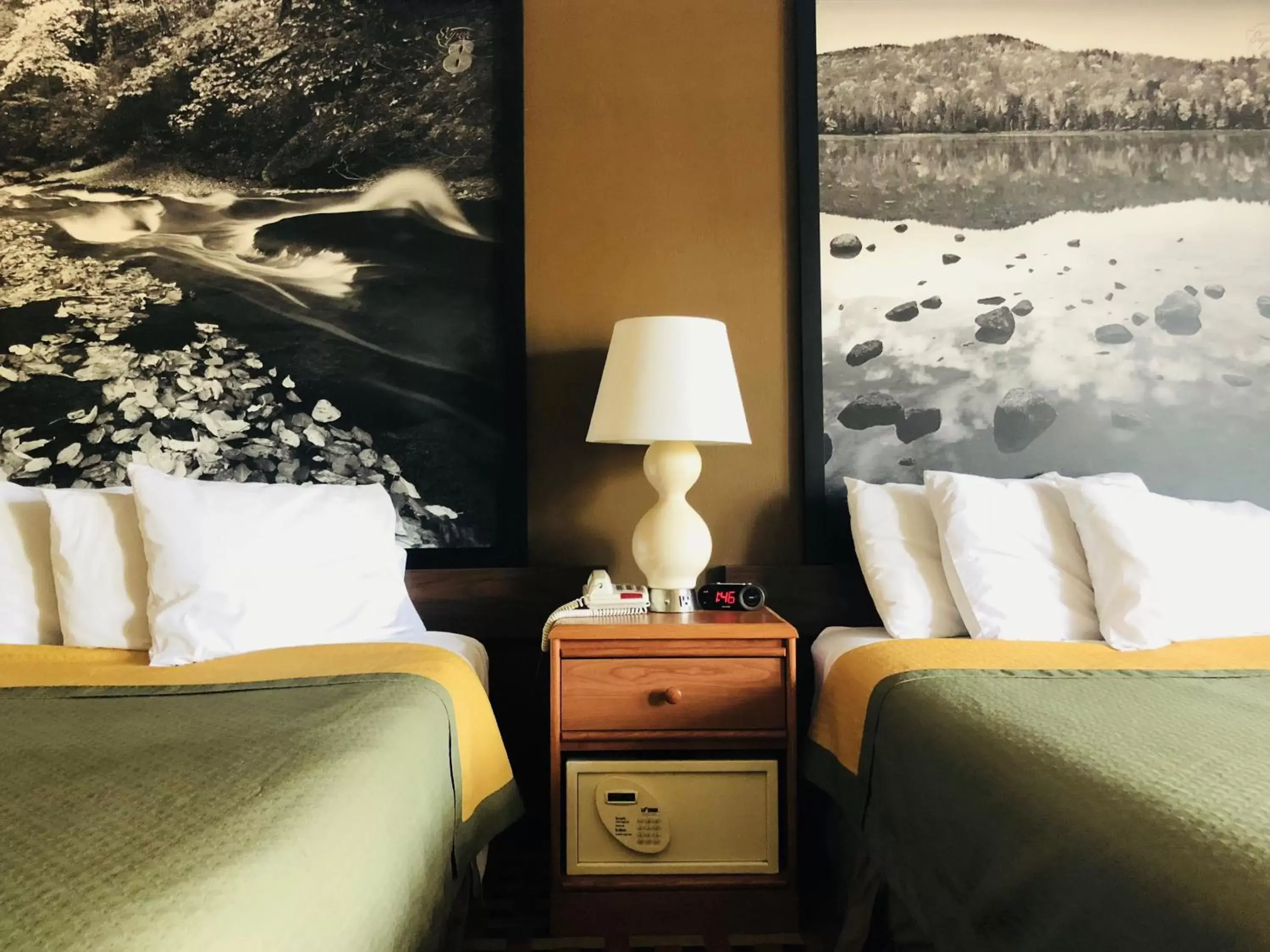 Double Room with Two Double Beds - Non-Smoking in Super 8 by Wyndham Lake George/Downtown Double Room with Two Double Beds - Non-Smoking in Super 8 by Wyndham Lake George/Downtown