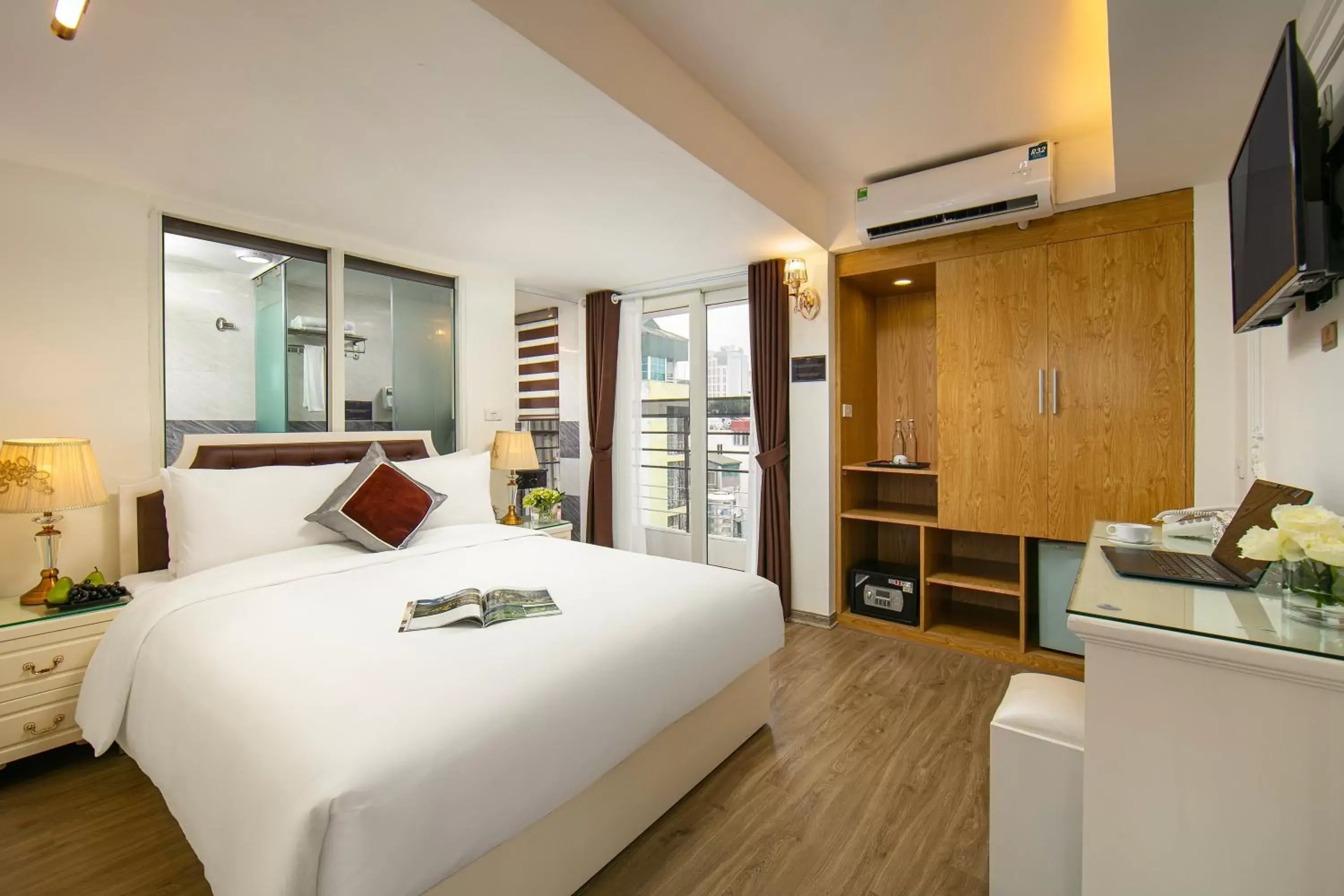 Deluxe Double Room with Balcony in Tunger Grand Hotel Deluxe Double Room with Balcony in Tunger Grand Hotel