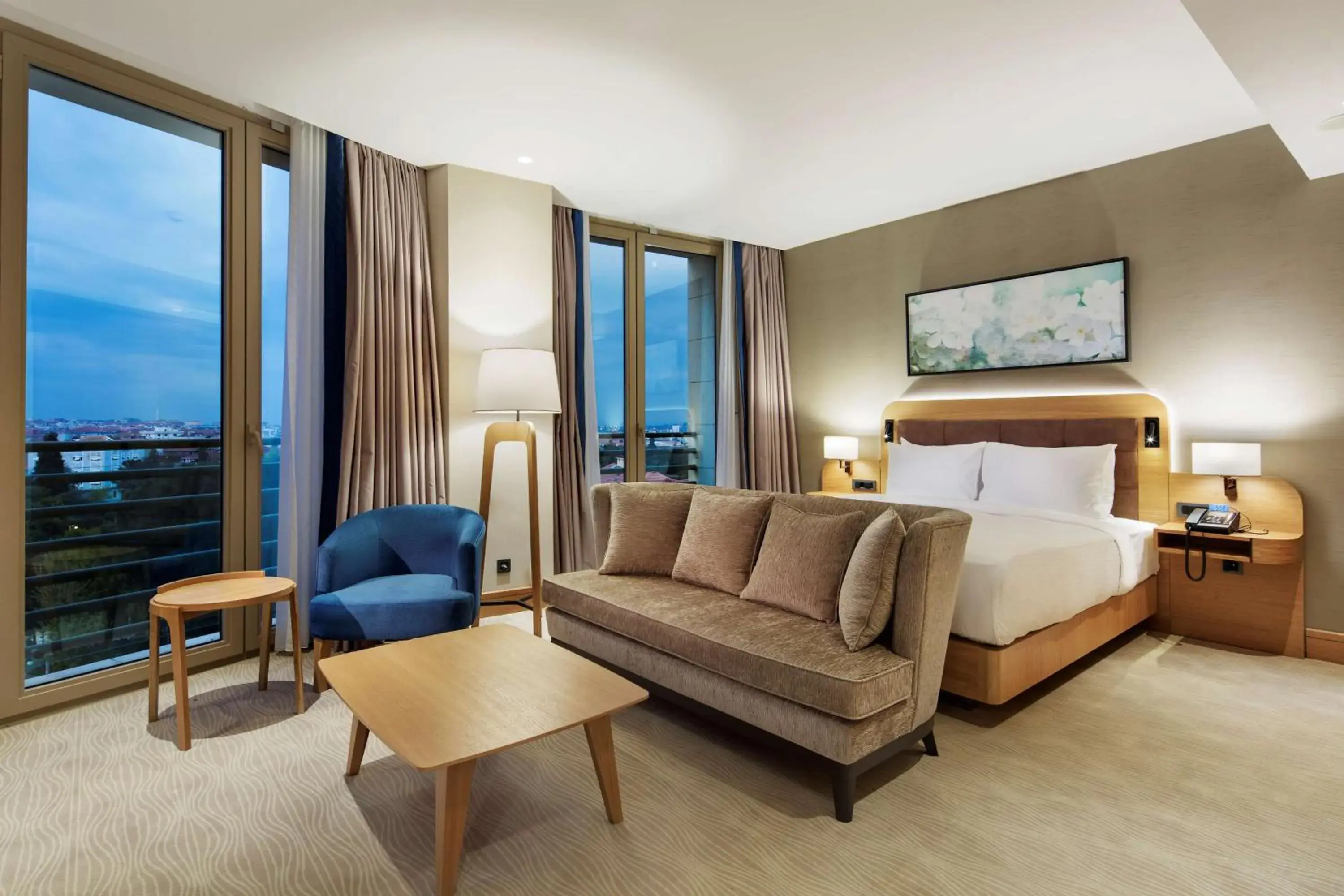 Deluxe King Room in DoubleTree by Hilton Hotel Istanbul - Tuzla Deluxe King Room in DoubleTree by Hilton Hotel Istanbul - Tuzla