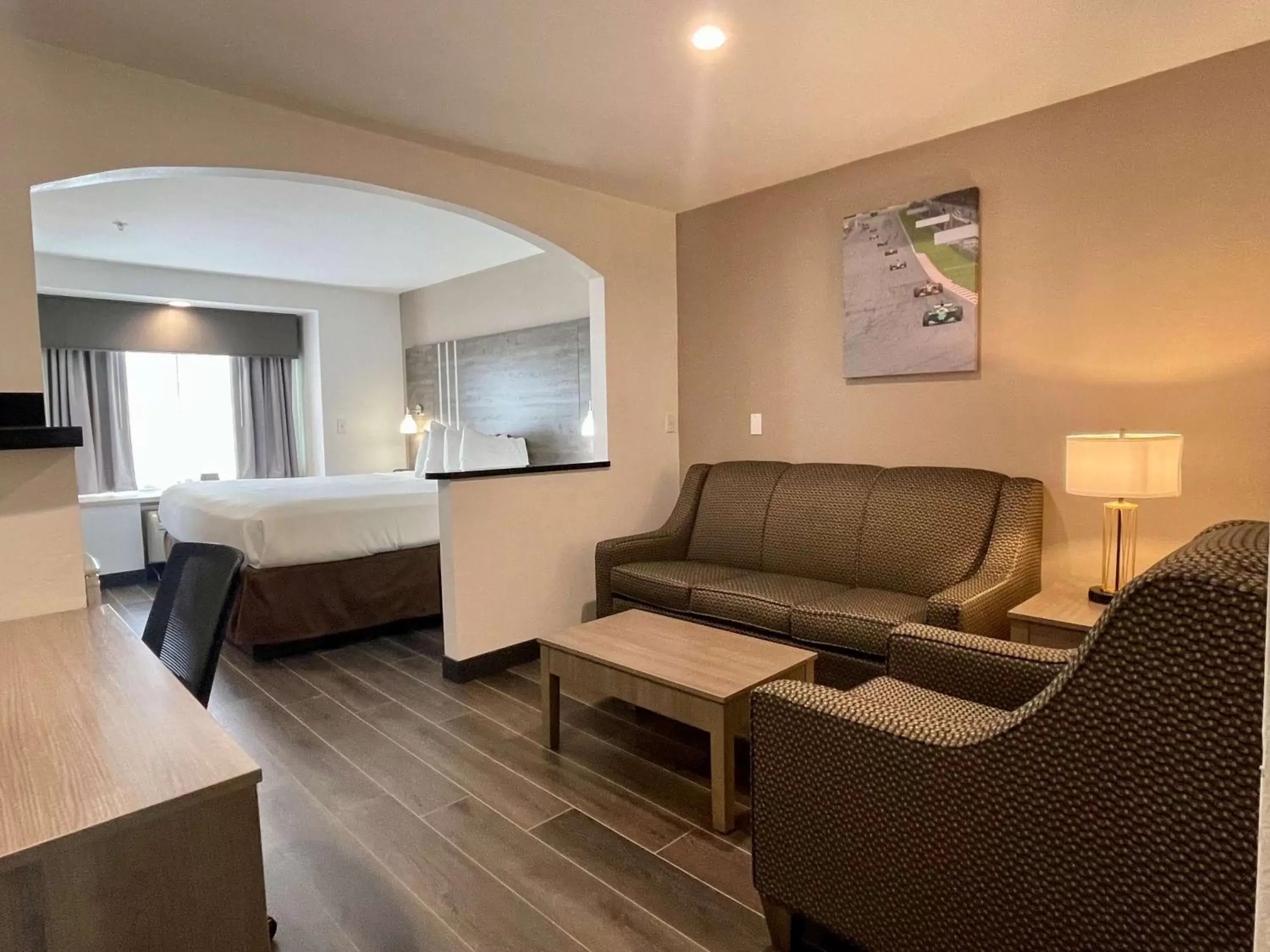 Deluxe King Suite in Best Western Roanoke Inn & Suites Deluxe King Suite in Best Western Roanoke Inn & Suites