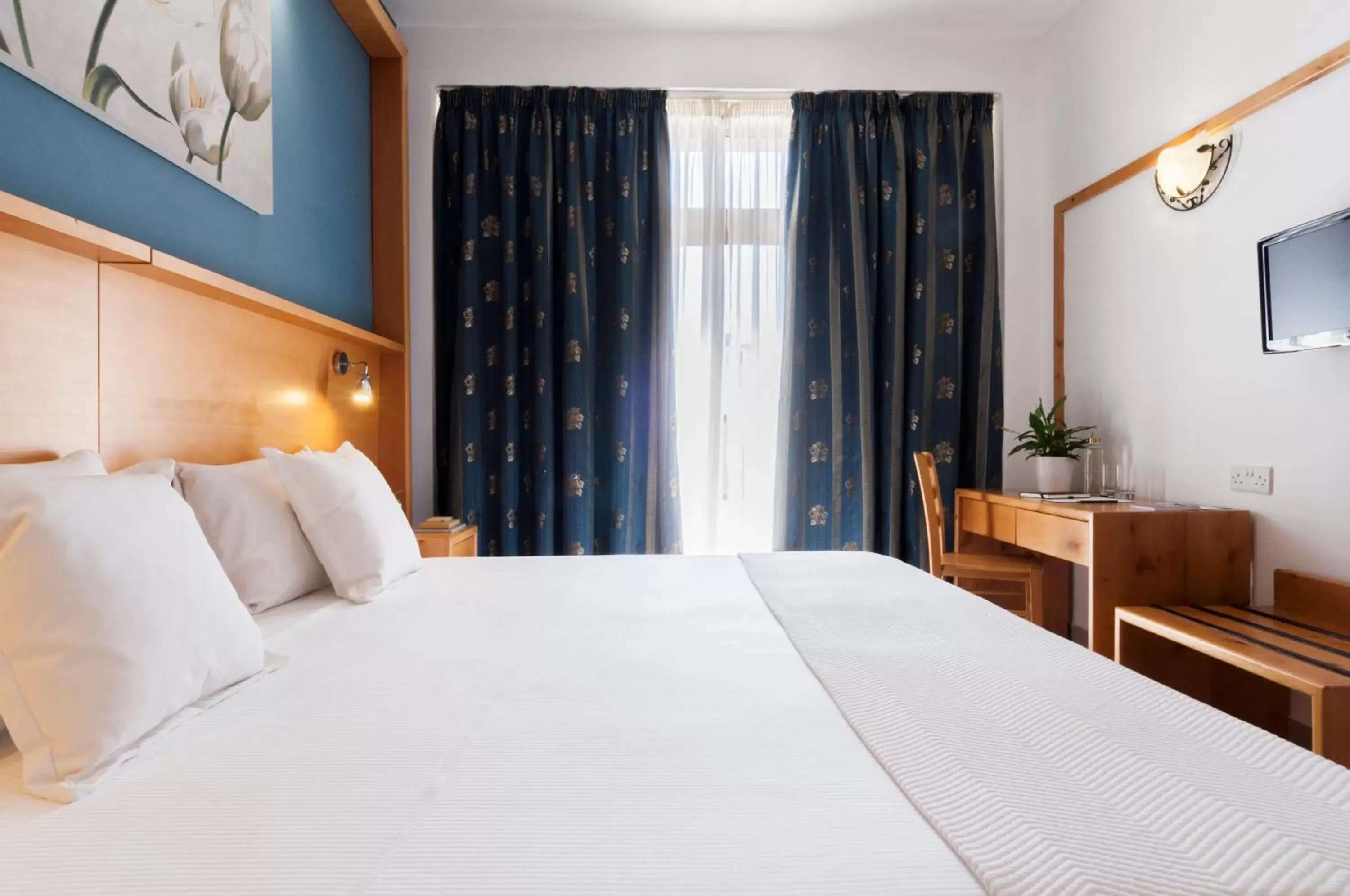 Standard Double or Twin Room with Sea View in Alexandra Hotel Standard Double or Twin Room with Sea View in Alexandra Hotel