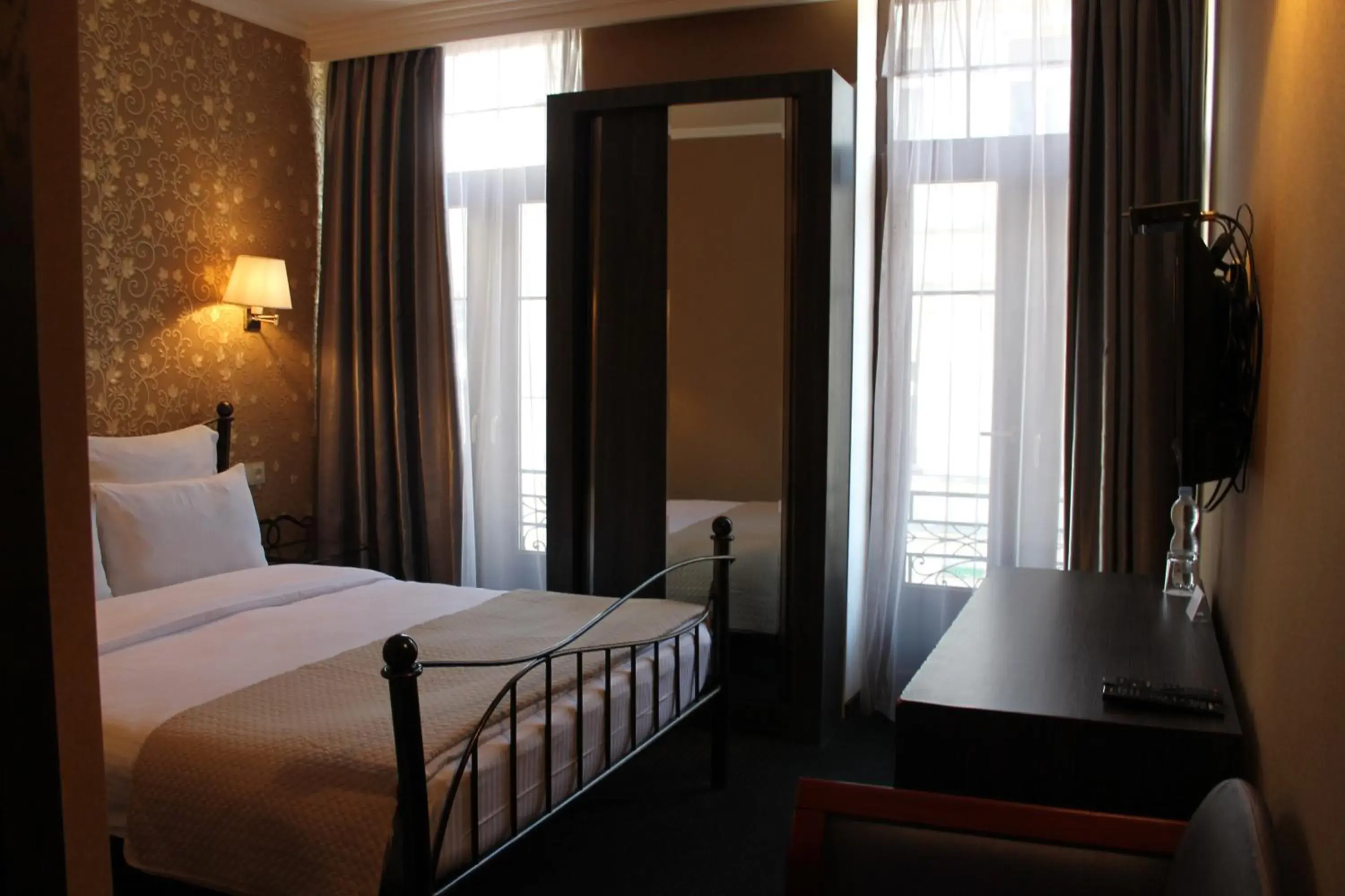 Deluxe Room in Redline Hotel Deluxe Room in Redline Hotel