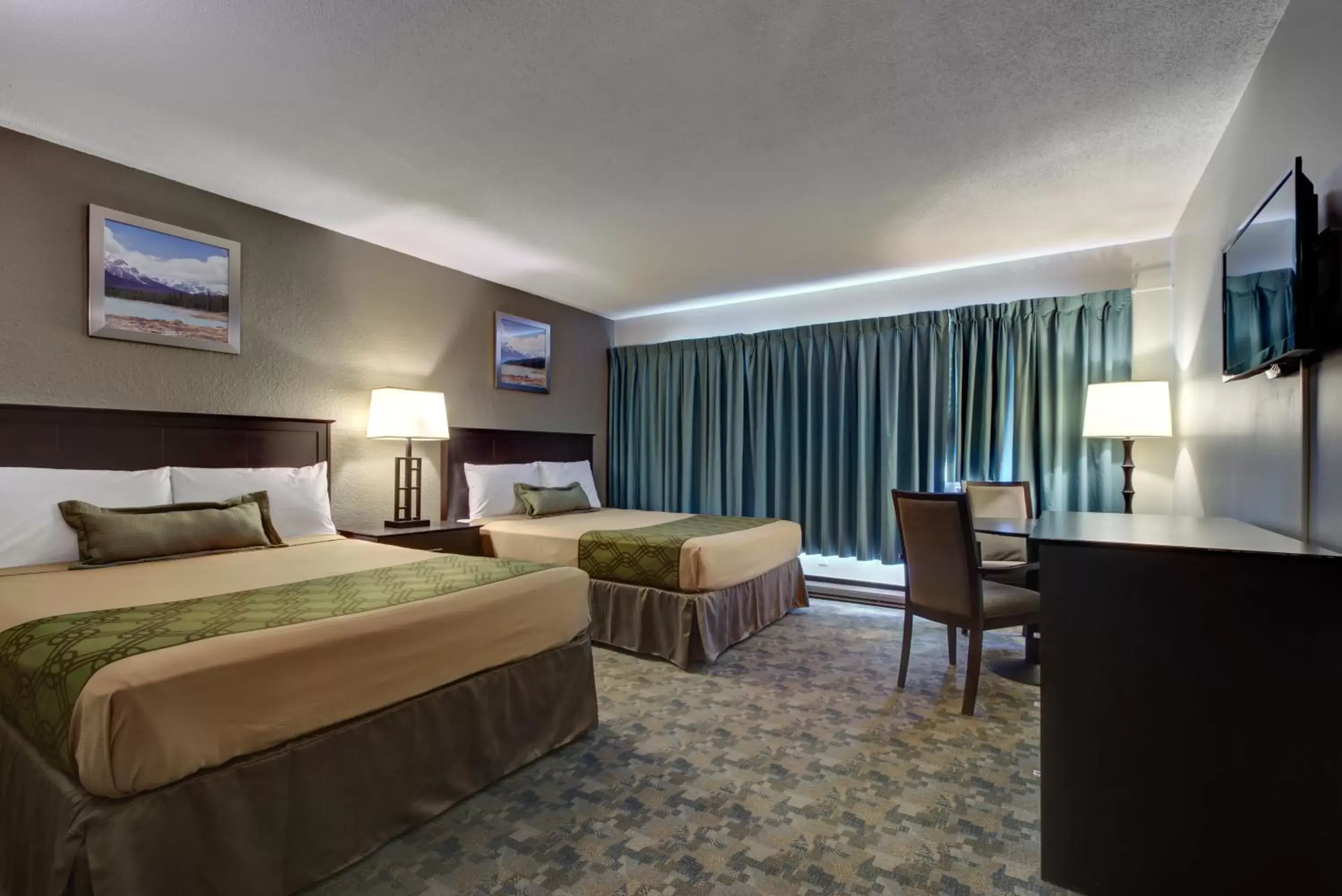 Queen Room with Two Queen Beds - Non-Smoking in Knights Inn Kamloops Queen Room with Two Queen Beds - Non-Smoking in Knights Inn Kamloops