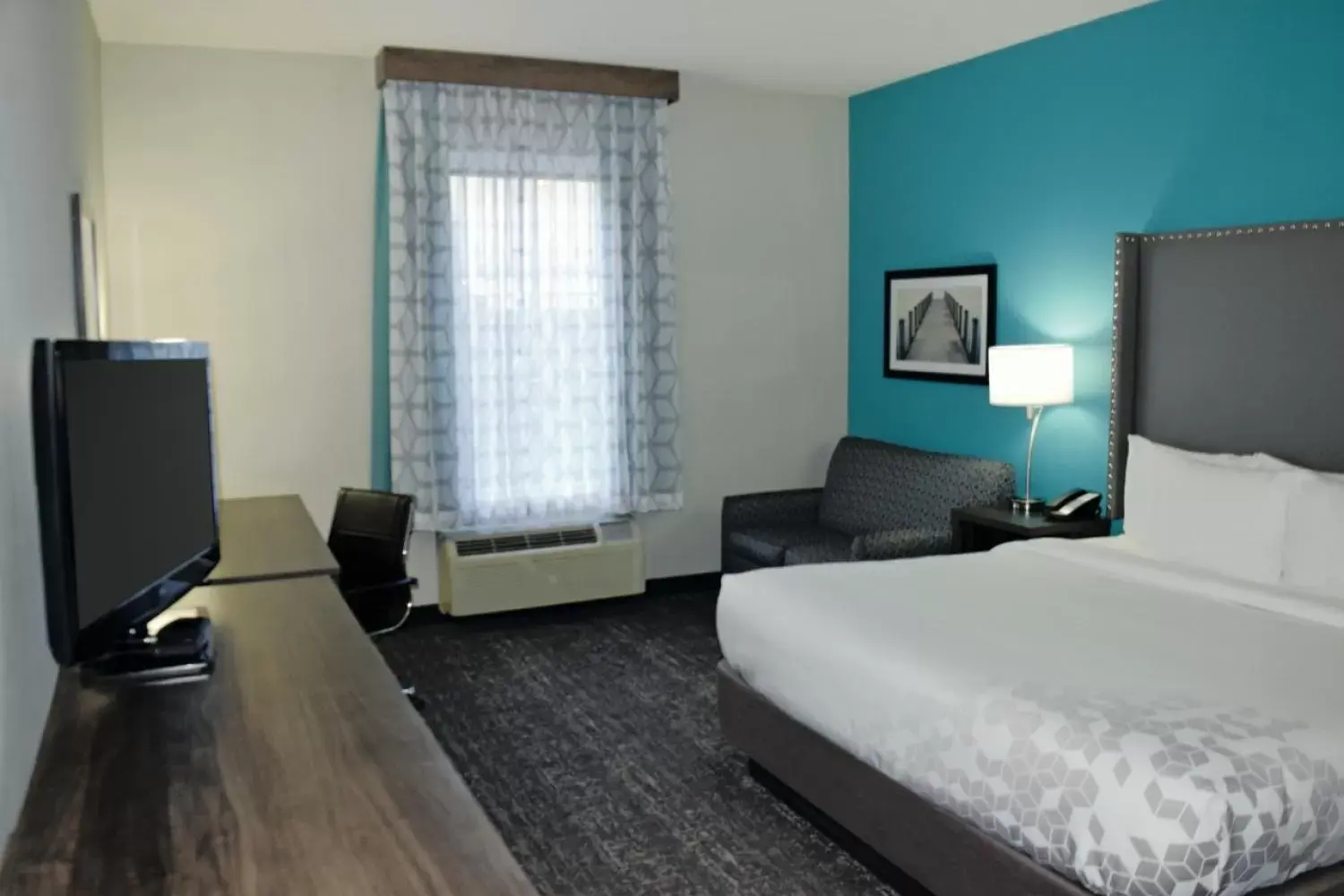 Deluxe King Room with Sofa Bed in La Quinta by Wyndham Jamestown Deluxe King Room with Sofa Bed in La Quinta by Wyndham Jamestown