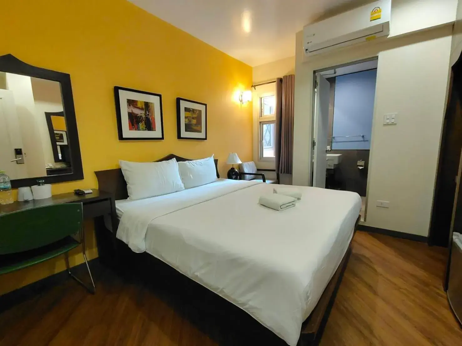 Standard Double Room in Vinary Hotel Sukhumvit Standard Double Room in Vinary Hotel Sukhumvit