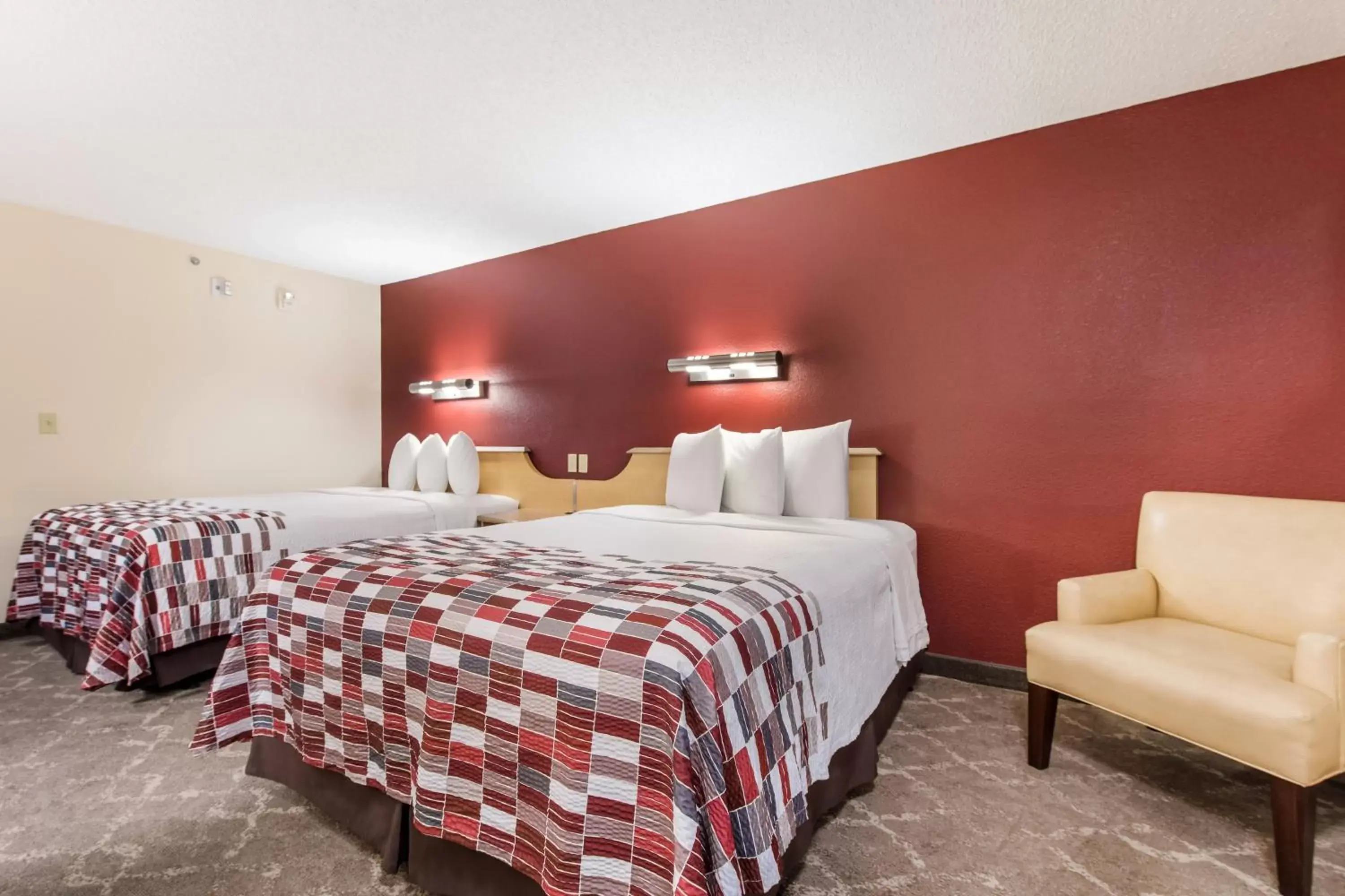 Standard Room with Two Queen Beds Smoke Free in Red Roof Inn Seattle Airport - SEATAC Standard Room with Two Queen Beds Smoke Free in Red Roof Inn Seattle Airport - SEATAC