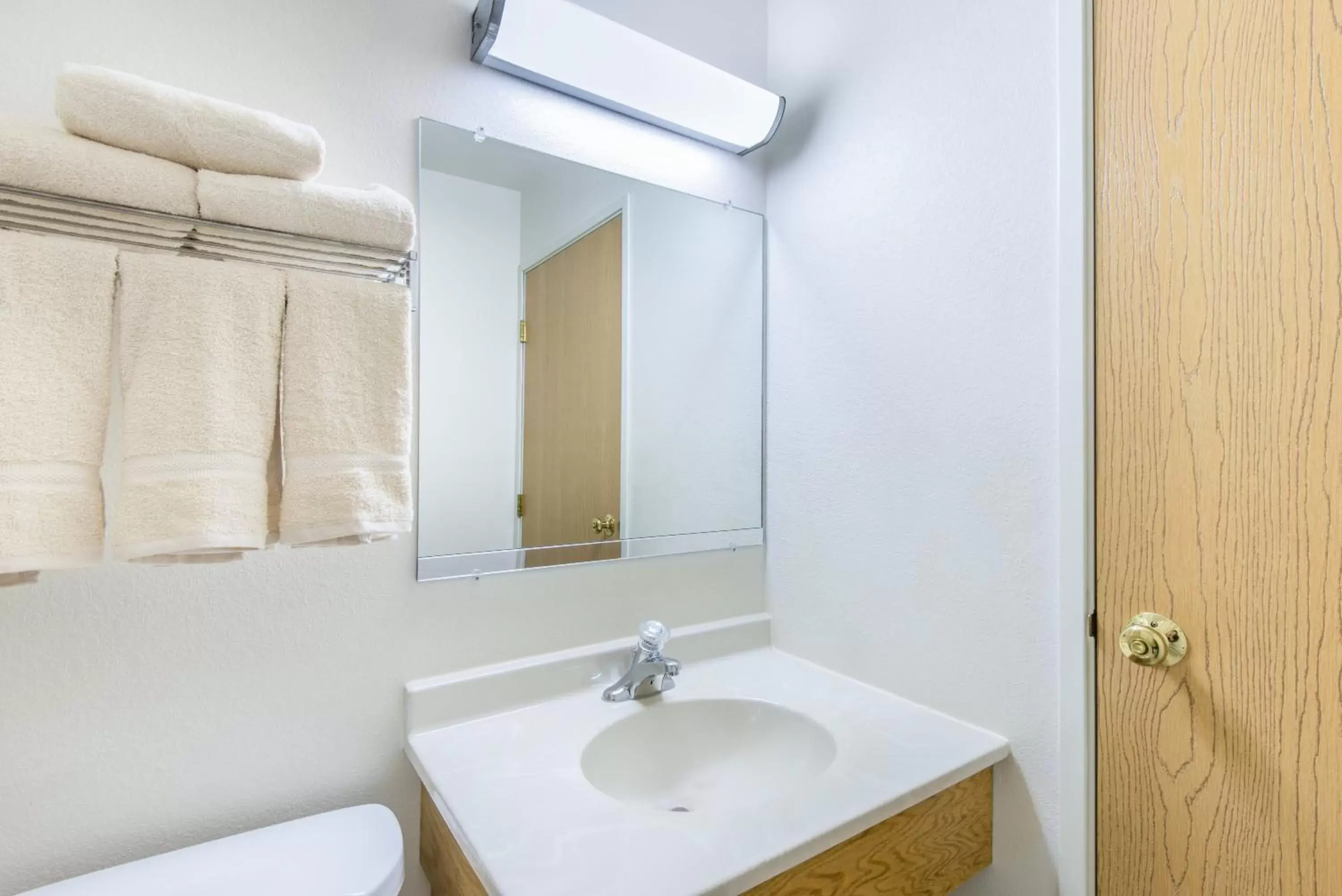 Queen Studio Suite - Non-Smoking in Super 8 by Wyndham West Middlesex/Sharon Area Queen Studio Suite - Non-Smoking in Super 8 by Wyndham West Middlesex/Sharon Area