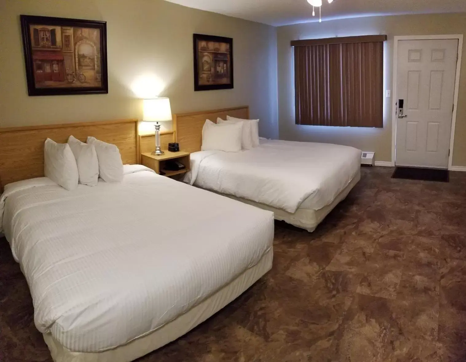 Deluxe Double Room with Kitchenette in Twilight Country Motel Deluxe Double Room with Kitchenette in Twilight Country Motel