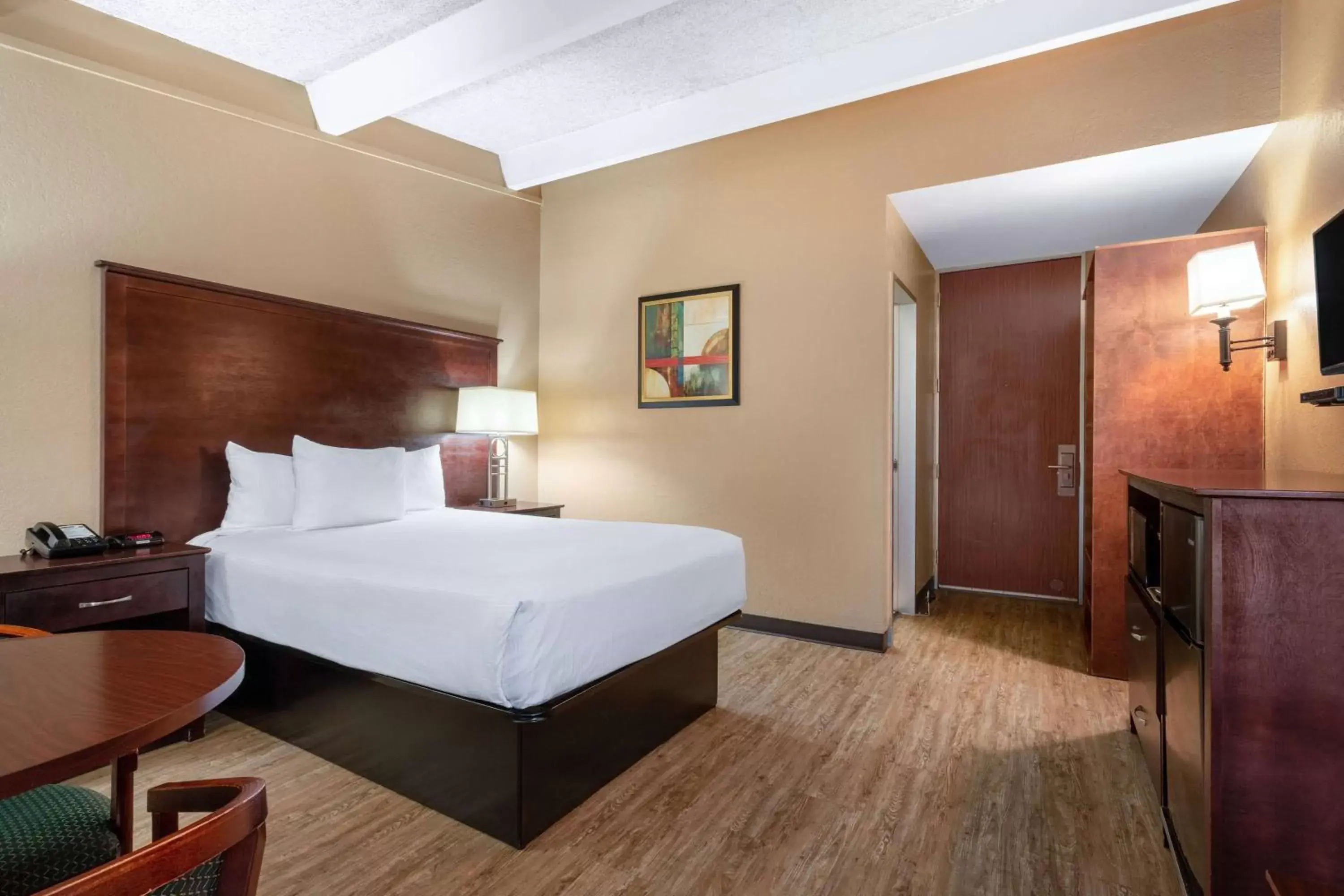 Standard Room with One Double Bed - Non-Smoking in Travelodge by Wyndham Lakeland Standard Room with One Double Bed - Non-Smoking in Travelodge by Wyndham Lakeland