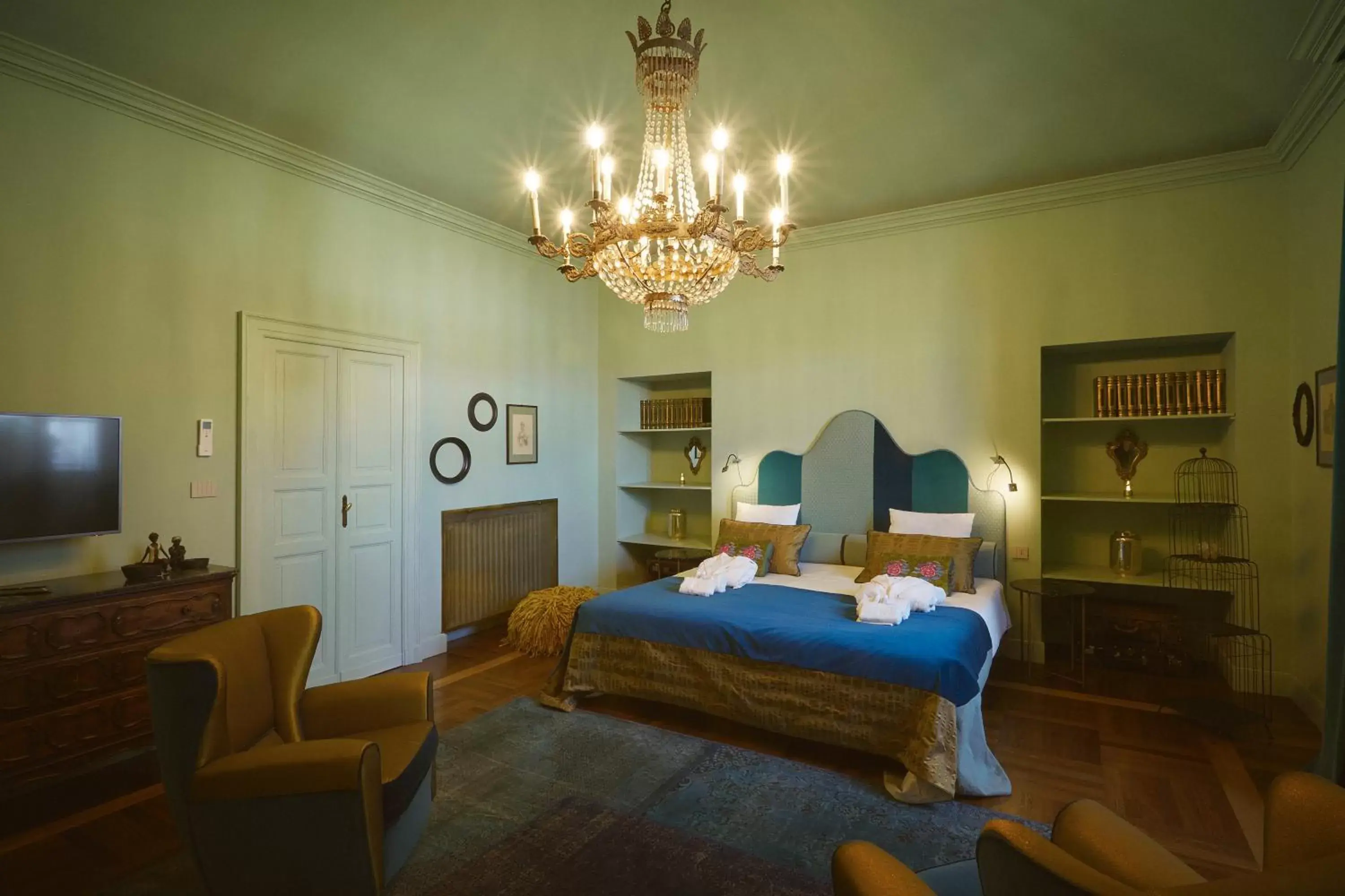 Deluxe King Room in Look To Deluxe King Room in Look To