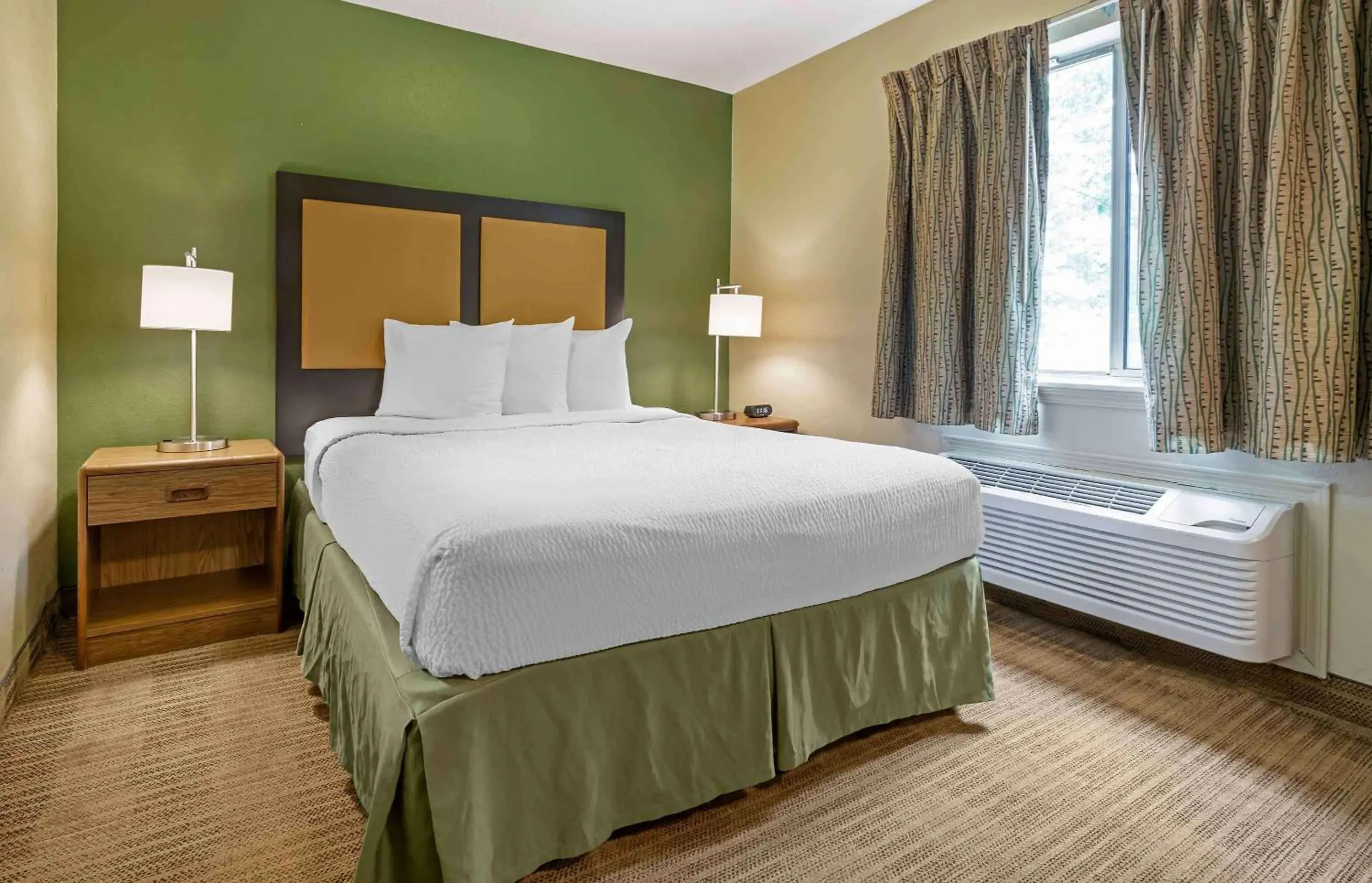 Deluxe Studio with 1 Queen Bed - Non-Smoking in Extended Stay America Suites - Greensboro - Wendover Ave Deluxe Studio with 1 Queen Bed - Non-Smoking in Extended Stay America Suites - Greensboro - Wendover Ave