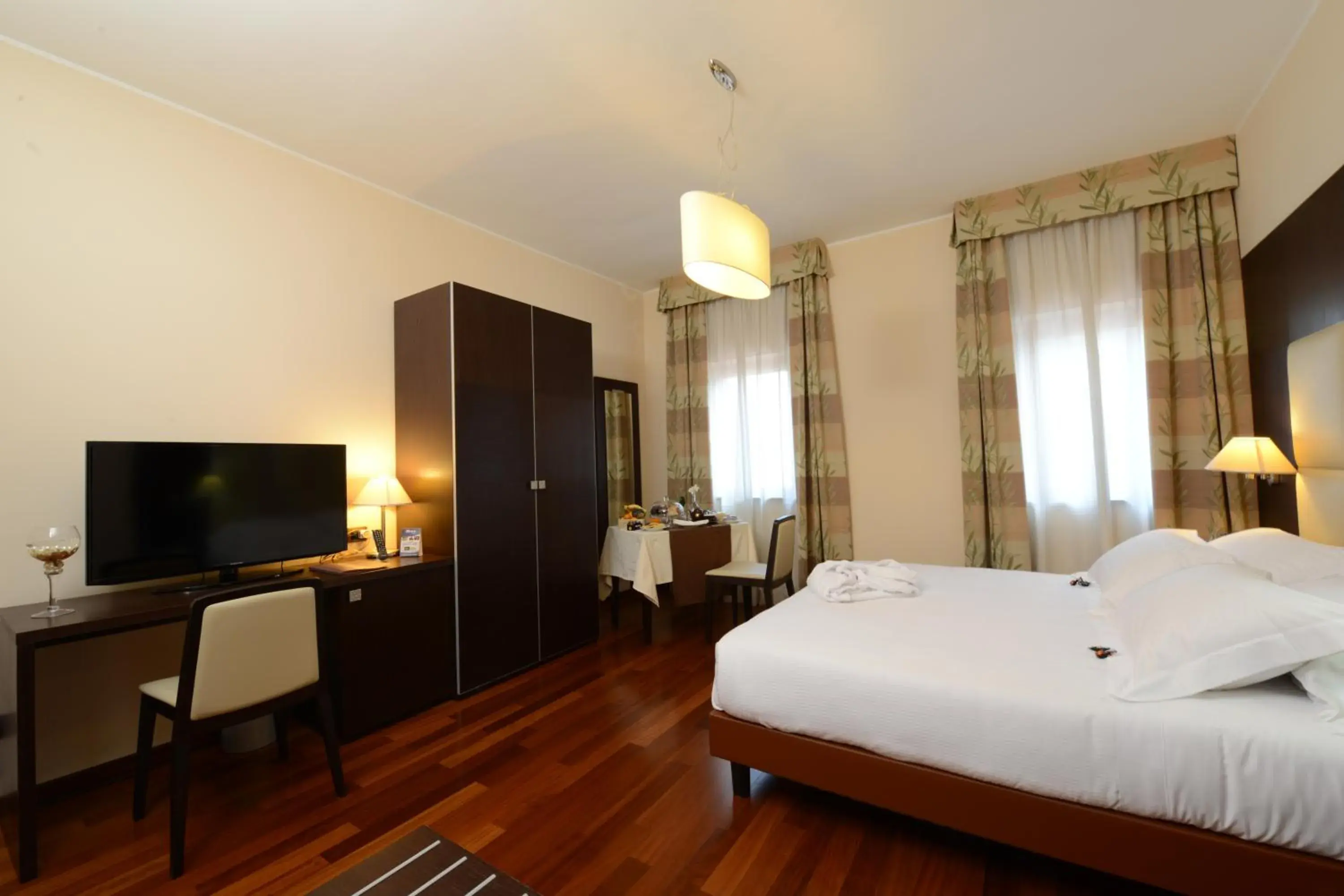 Superior Double or Twin Room in Hotel Guglielmo Superior Double or Twin Room in Hotel Guglielmo