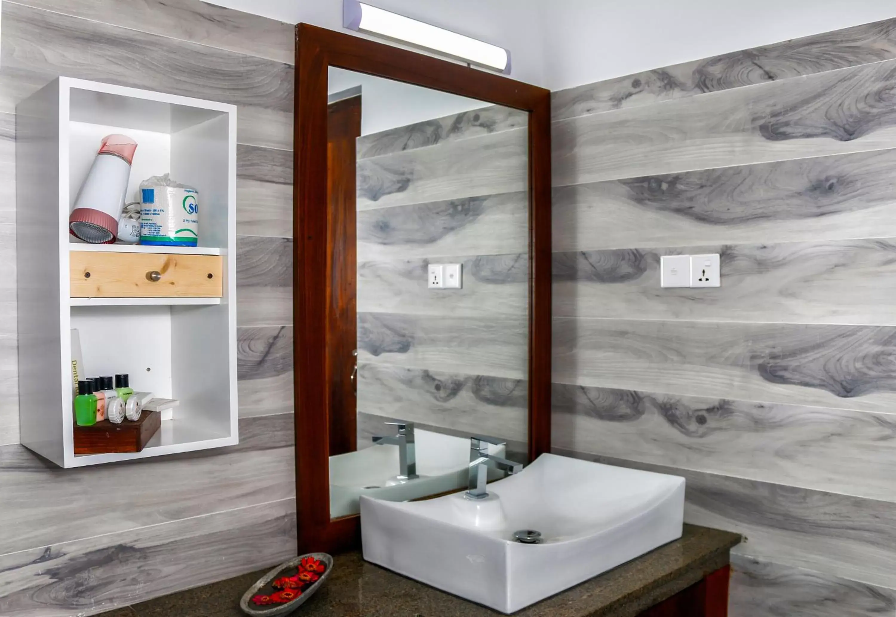 Deluxe King Studio - single occupancy in Hotel Bella Vista Deluxe King Studio - single occupancy in Hotel Bella Vista