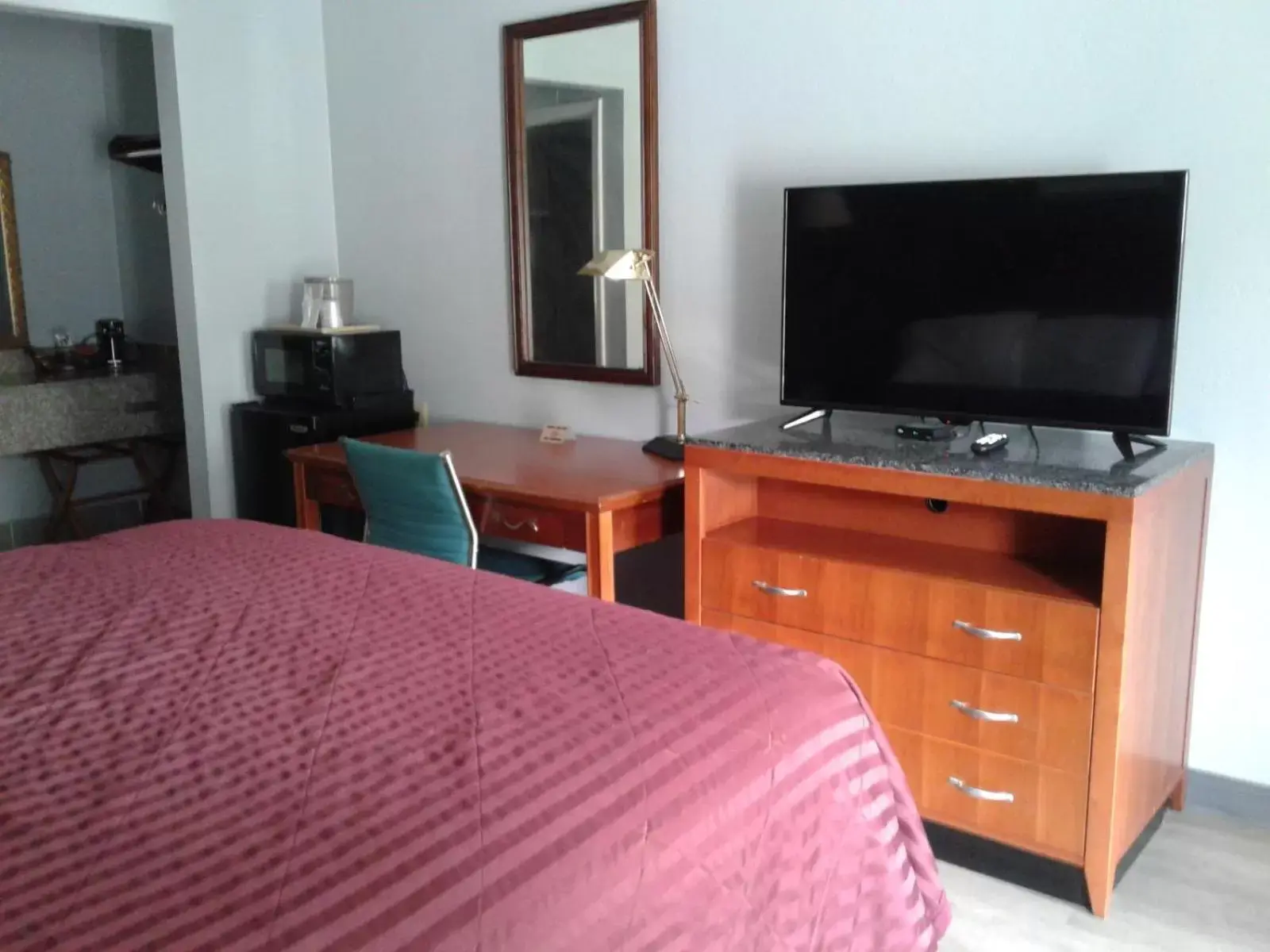 King Room - Smoking in Budget Inn Anderson King Room - Smoking in Budget Inn Anderson