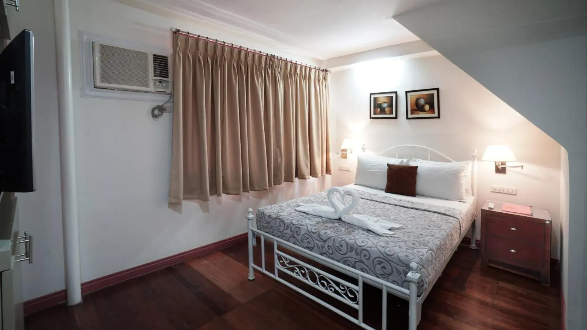 Double Room with Pool View in 1775 Adriatico Suites Double Room with Pool View in 1775 Adriatico Suites