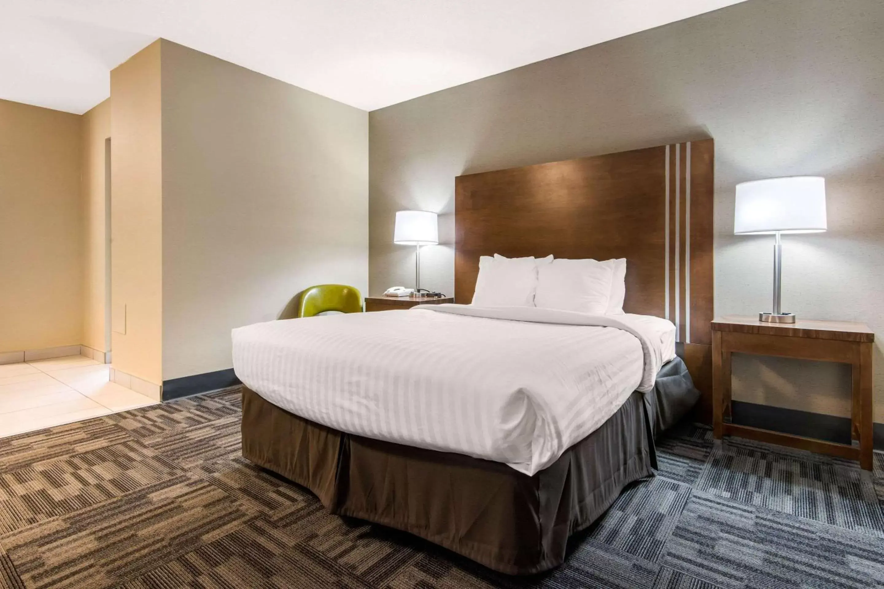 Queen Room - Non-Smoking in Quality Inn & Conference Centre Queen Room - Non-Smoking in Quality Inn & Conference Centre