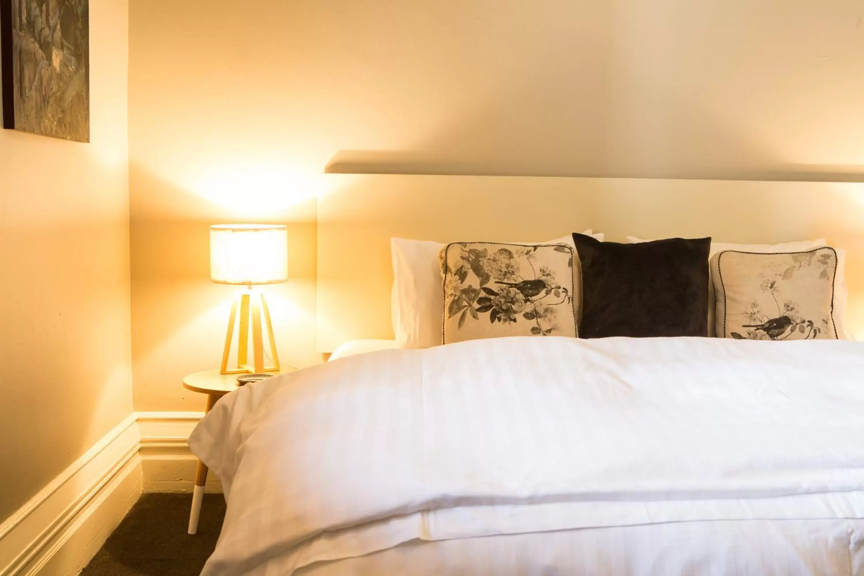 King Room with Shared Bathroom in Healesville Hotel King Room with Shared Bathroom in Healesville Hotel