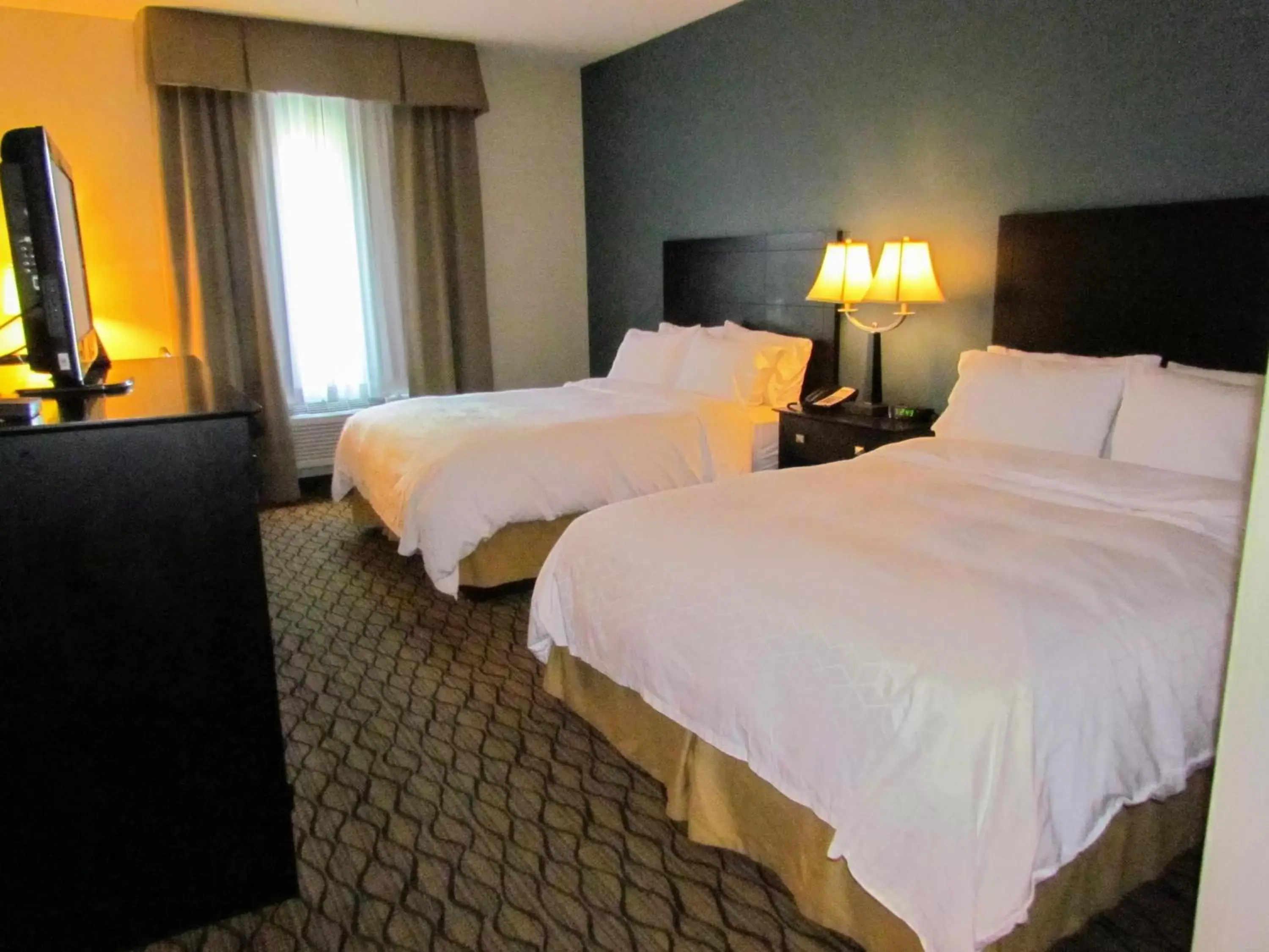 Standard Queen Room with Two Queen Beds in Holiday Inn Express Hotel & Suites Cadillac by IHG Standard Queen Room with Two Queen Beds in Holiday Inn Express Hotel & Suites Cadillac by IHG