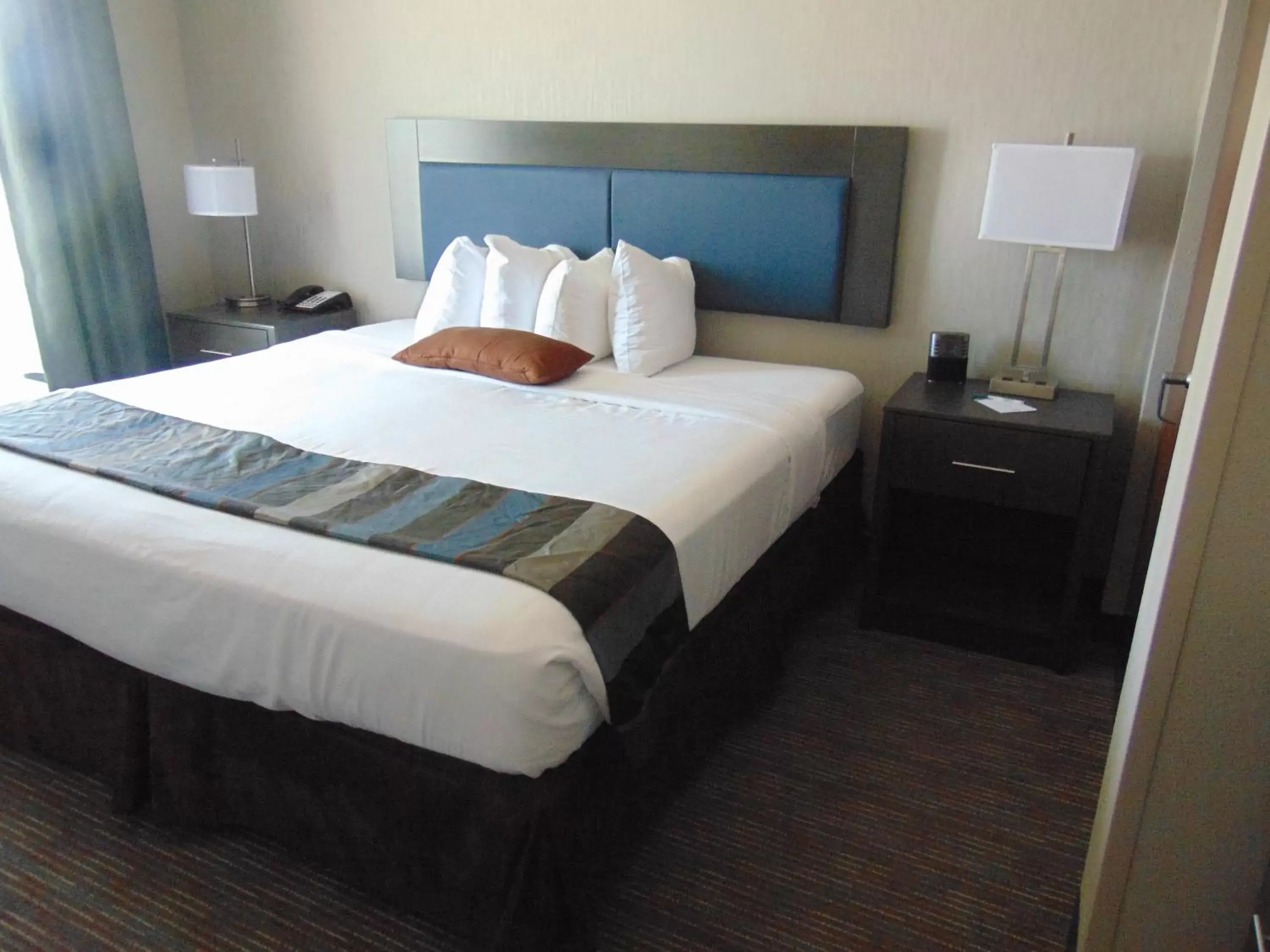 King Room with Roll-In Shower - Mobility/Hearing Accessible - Non-Smoking in Wingate by Wyndham Lubbock King Room with Roll-In Shower - Mobility/Hearing Accessible - Non-Smoking in Wingate by Wyndham Lubbock