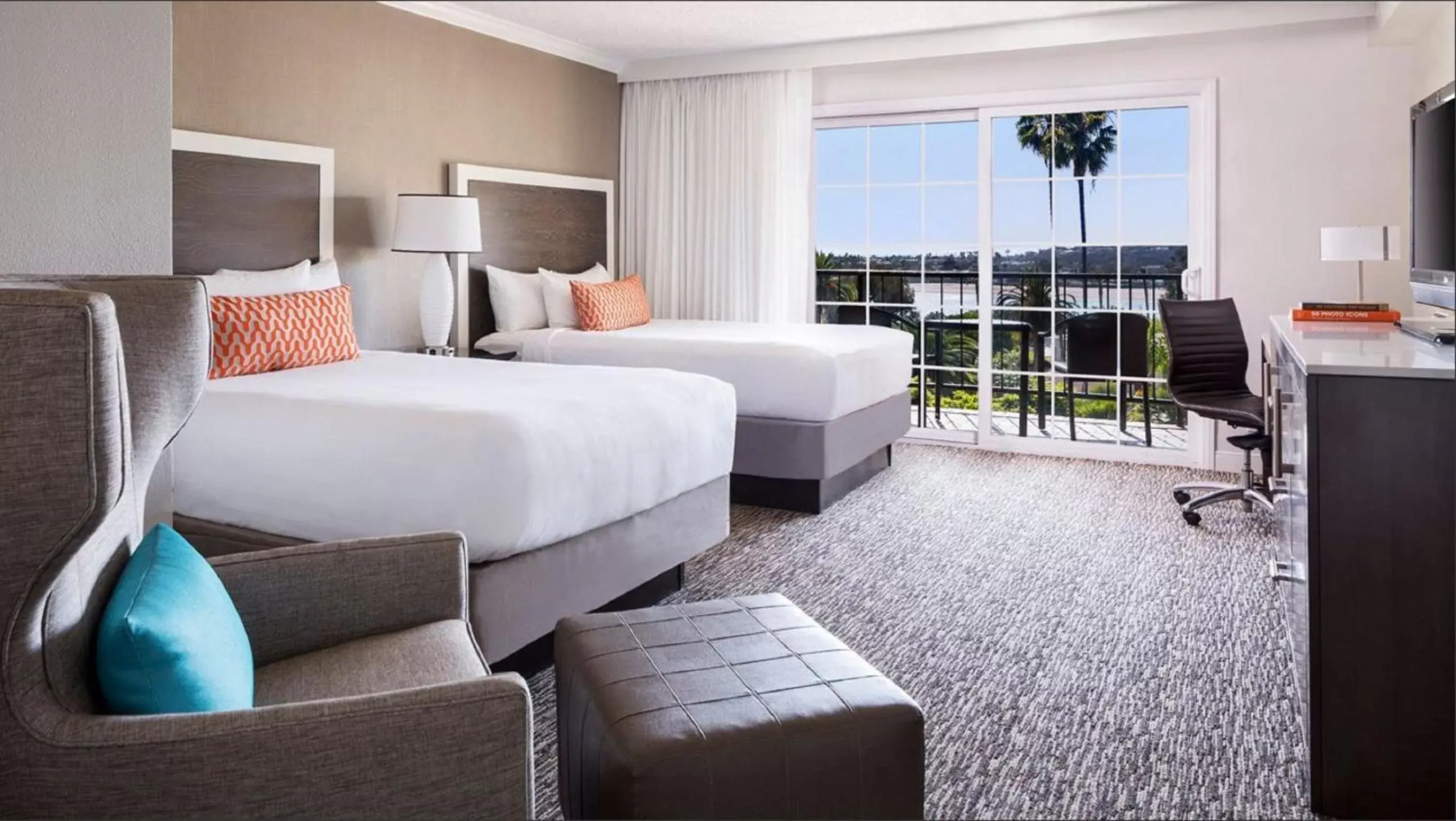 Double Room with Two Double Beds and Bay View in Hyatt Regency Newport Beach Double Room with Two Double Beds and Bay View in Hyatt Regency Newport Beach